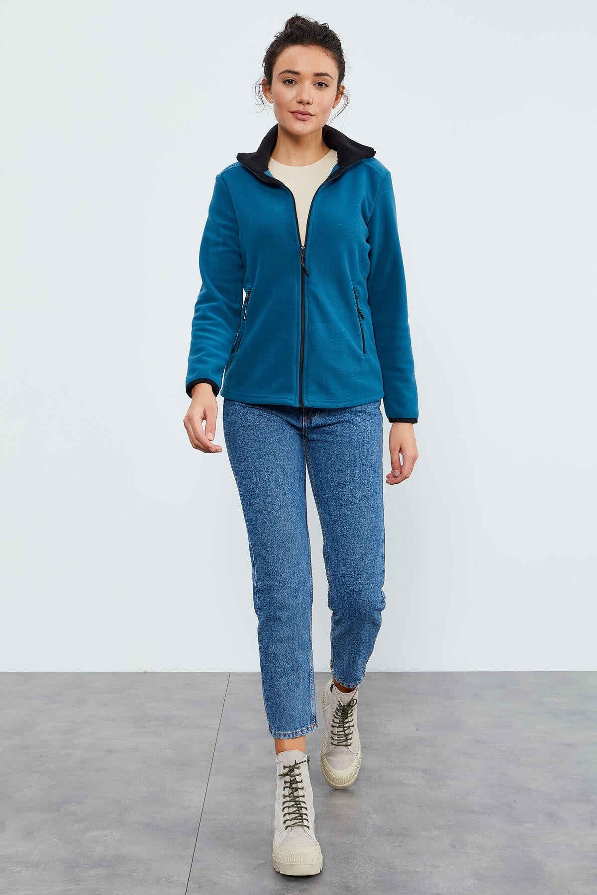 Image of Zümrüt Dik Yaka Fermuarlı Rahat Form Kadın Polar Sweatshirt - 97173