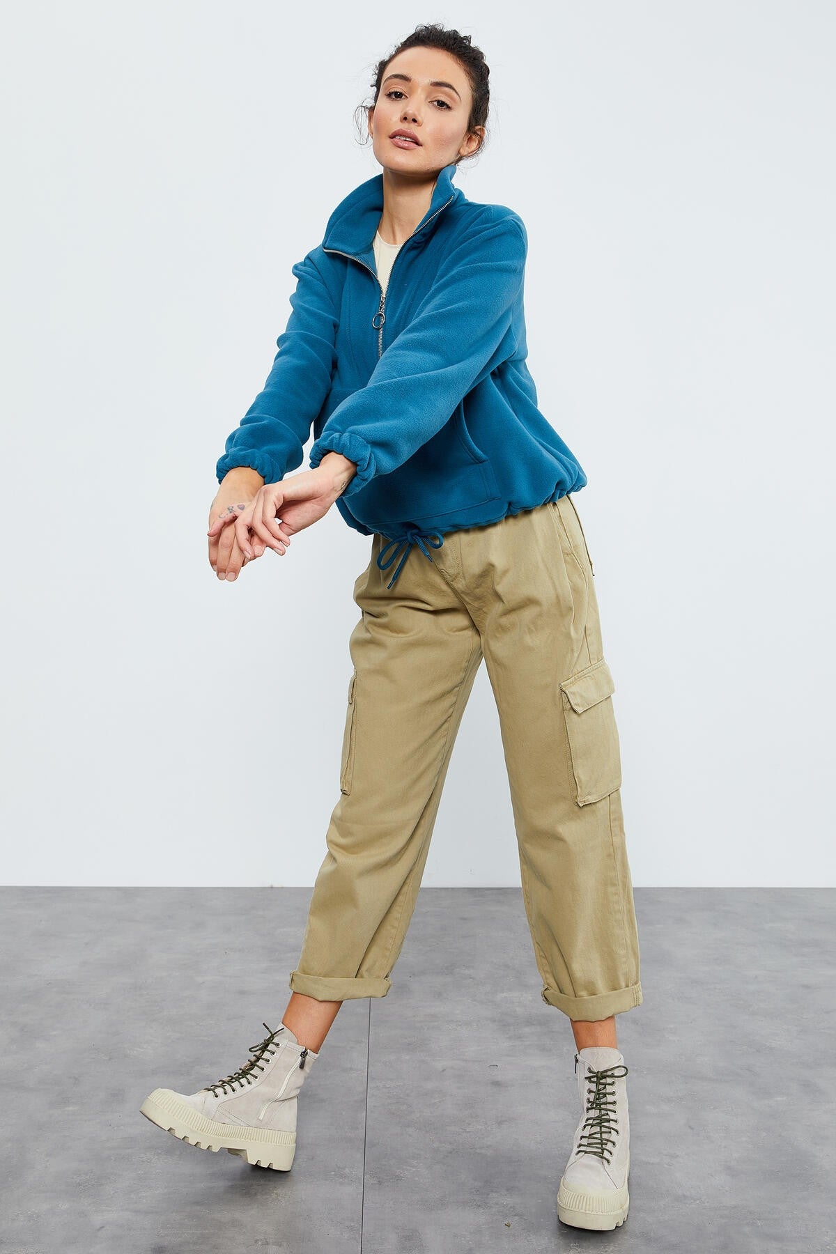 Image of Zümrüt Yarım Fermuar Etek Ucu Büzgülü Kadın Polar Oversize Sweatshirt - 97171