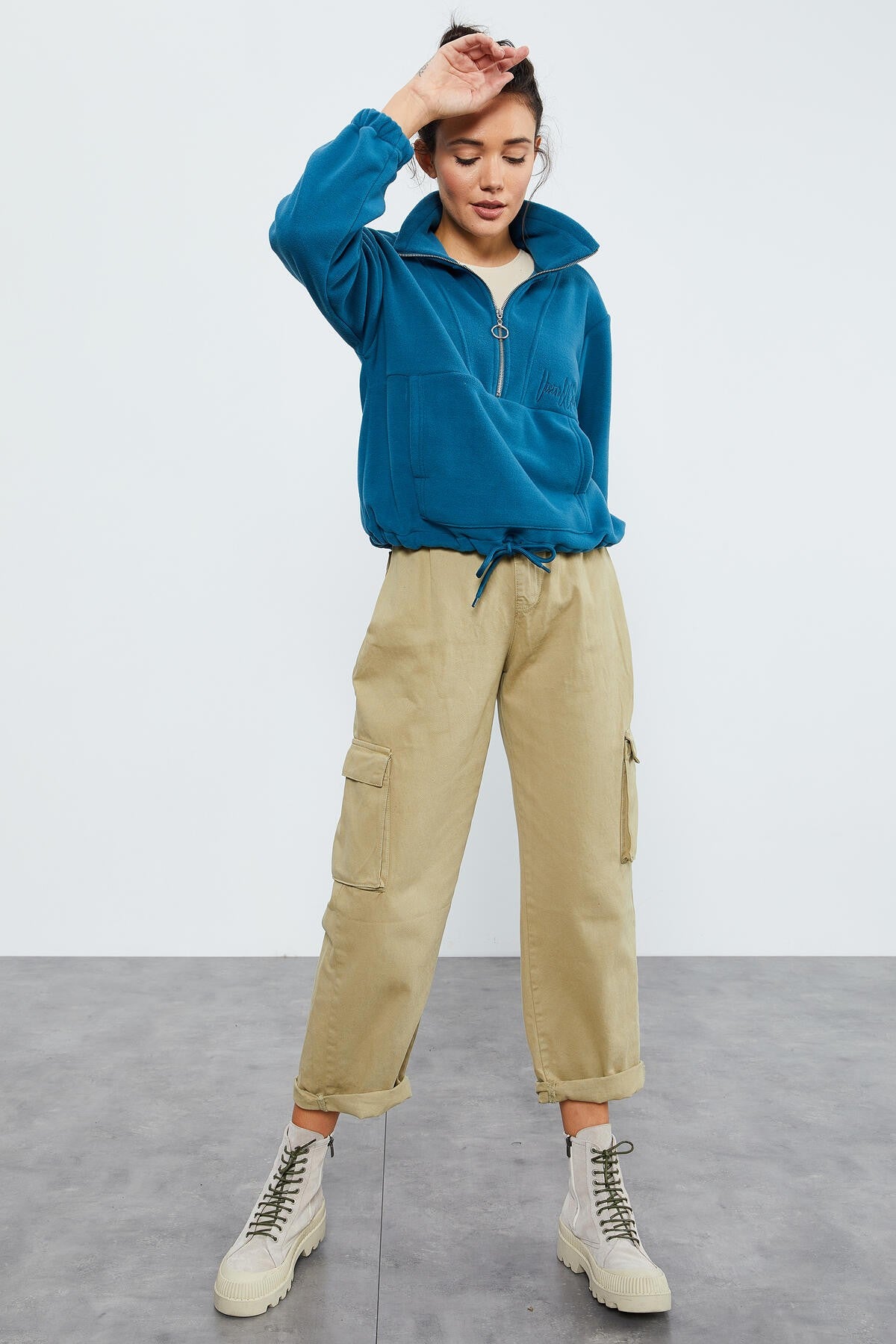 Image of Zümrüt Yarım Fermuar Etek Ucu Büzgülü Kadın Polar Oversize Sweatshirt - 97171