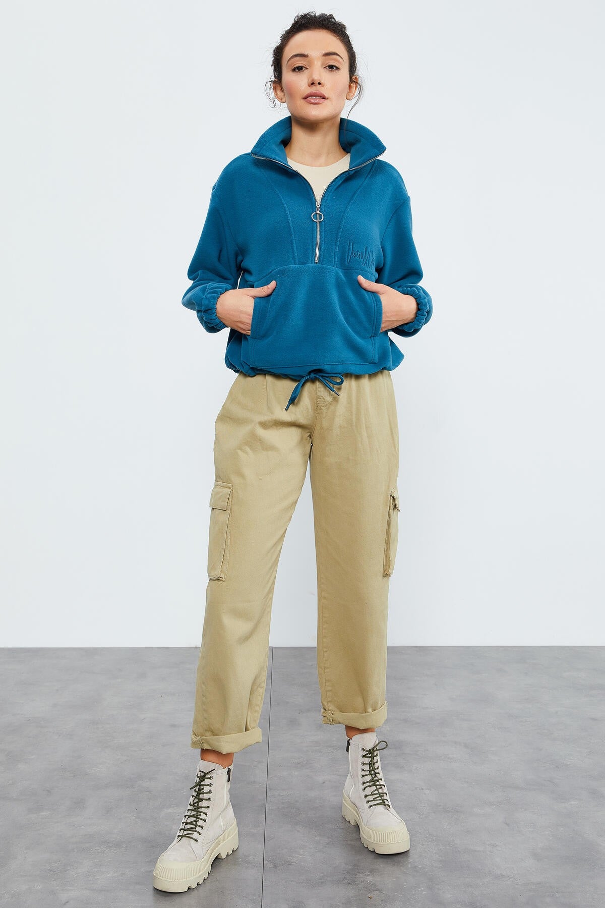 Image of Zümrüt Yarım Fermuar Etek Ucu Büzgülü Kadın Polar Oversize Sweatshirt - 97171