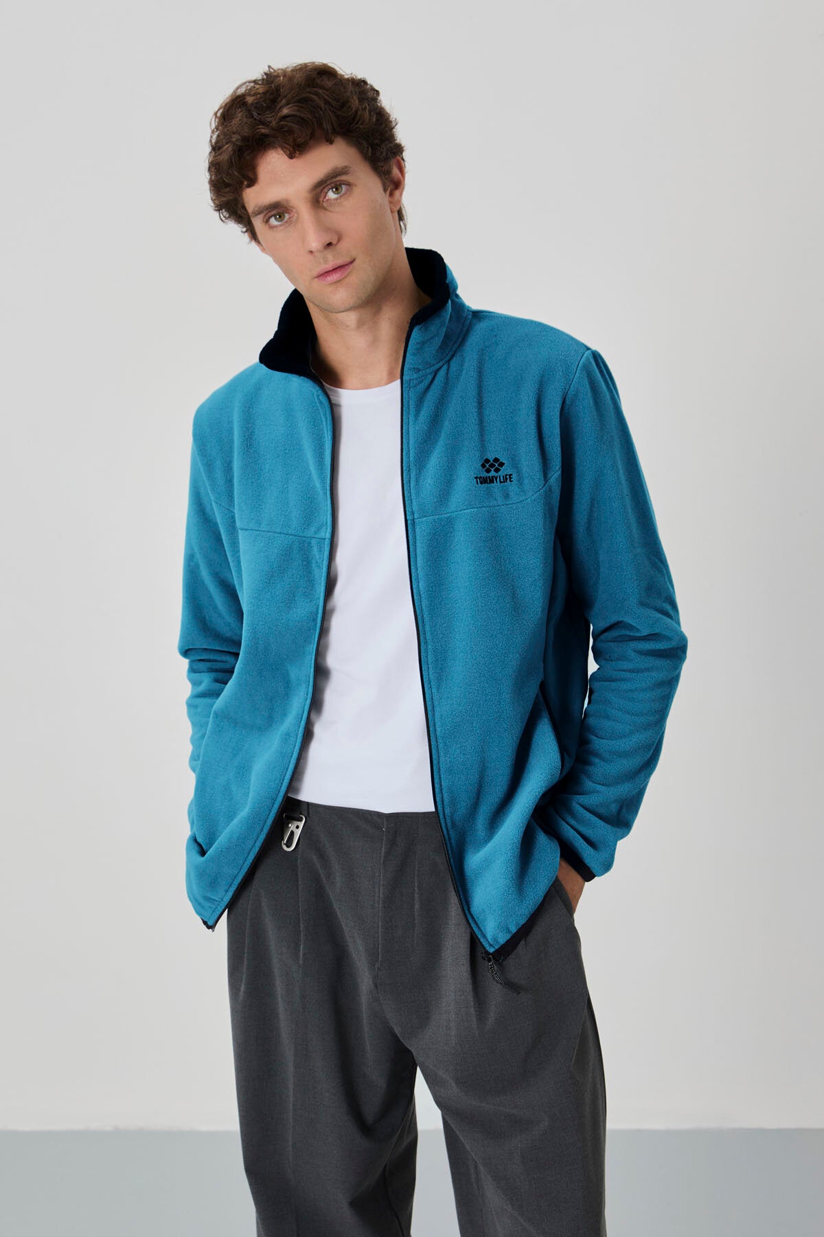 Image of Zümrüt Yazı Nakışlı Dik Yaka Fermuarlı Standart Kalıp Erkek Sweatshirt Polar - 87992