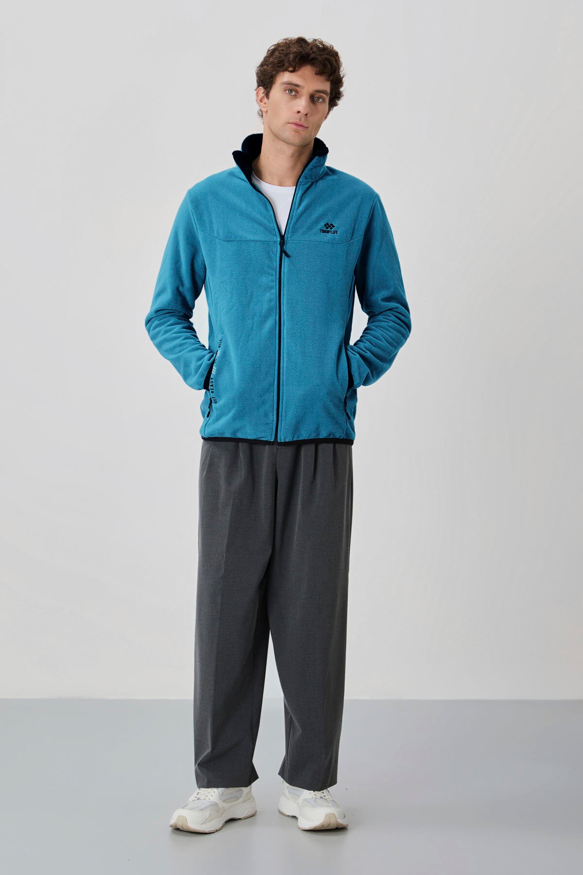 Image of Zümrüt Yazı Nakışlı Dik Yaka Fermuarlı Standart Kalıp Erkek Sweatshirt Polar - 87992