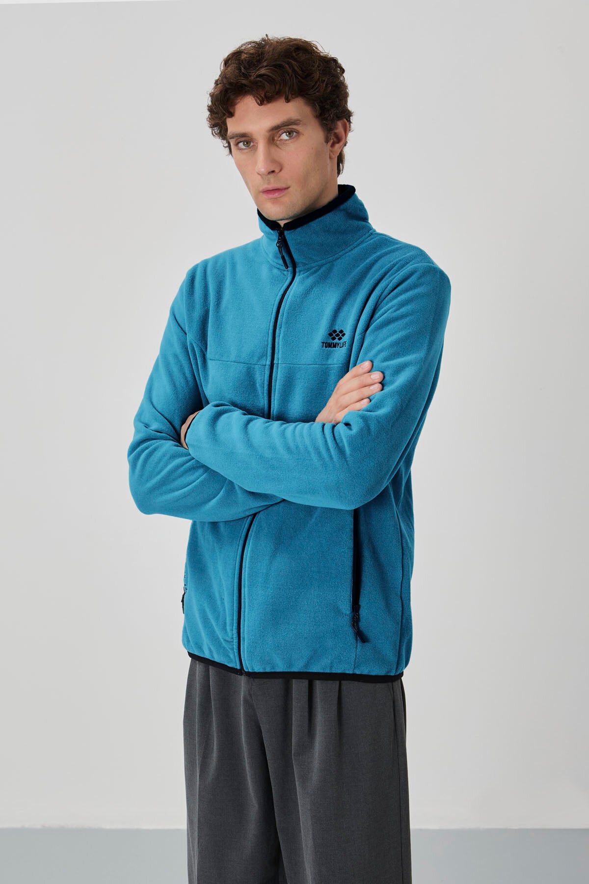 Image of Zümrüt Yazı Nakışlı Dik Yaka Fermuarlı Standart Kalıp Erkek Sweatshirt Polar - 87992
