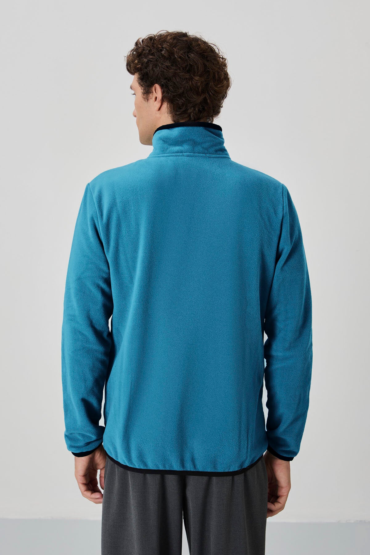 Image of Zümrüt Yazı Nakışlı Dik Yaka Fermuarlı Standart Kalıp Erkek Sweatshirt Polar - 87992