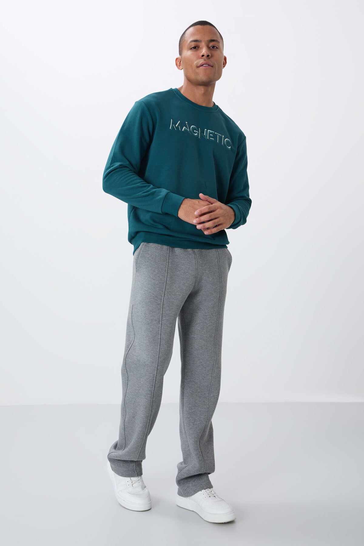 Image of Zümrüt Yazı Nakışlı O Yaka Rahat Form İçi Polarlı Erkek Sweatshirt - 88020