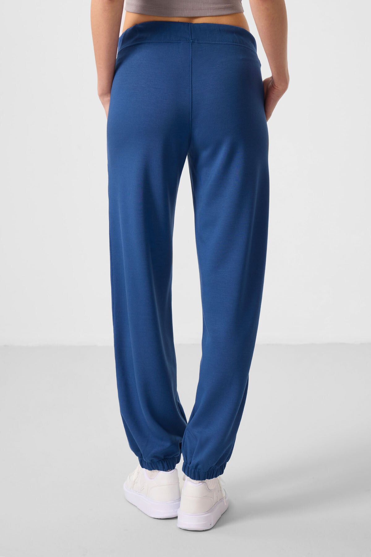 Image of Pantaloni de damă cu textură moale, Parliament, cu detalii de buzunare și croială confortabilă - 94672