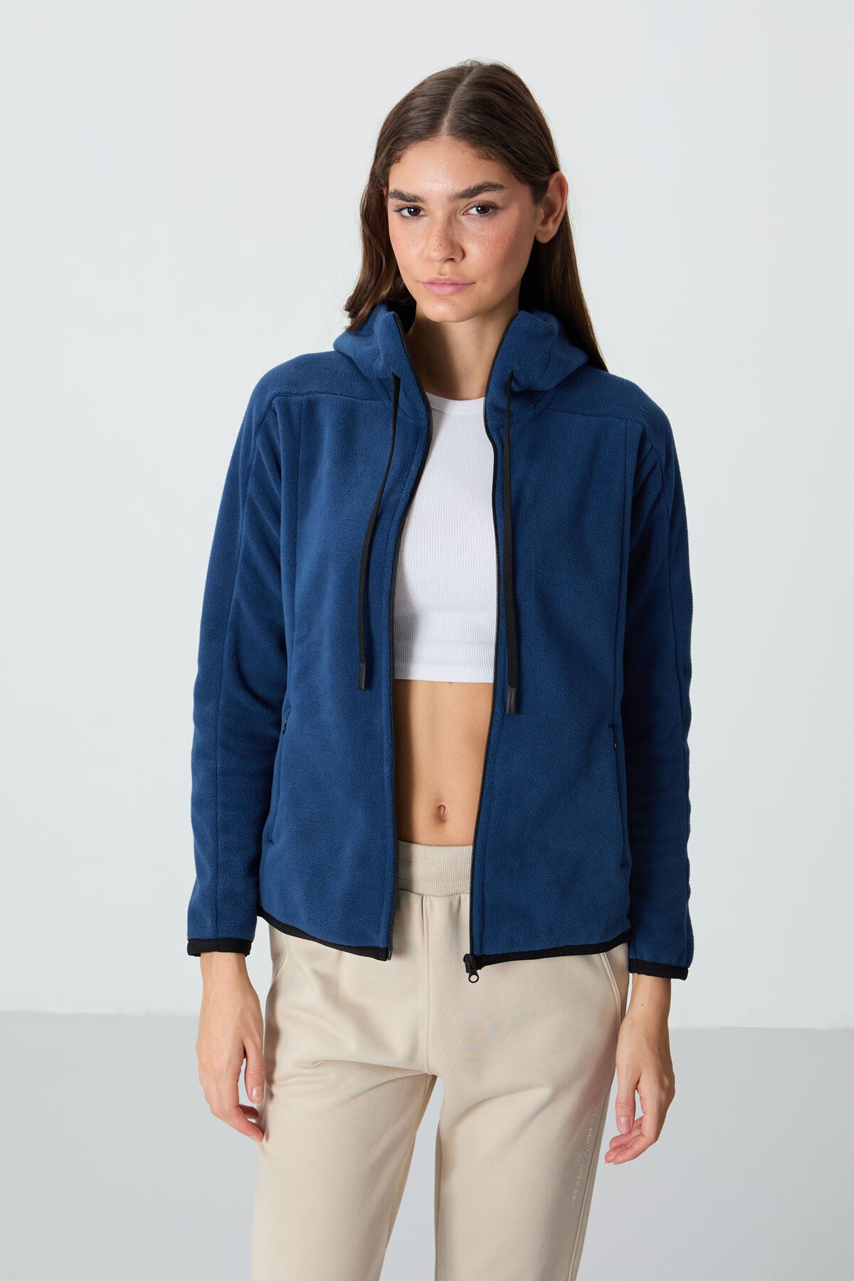 Image of Hanorac de damă Parliament, gros, moale, texturat, cu glugă, croială standard, din fleece brodat -97287