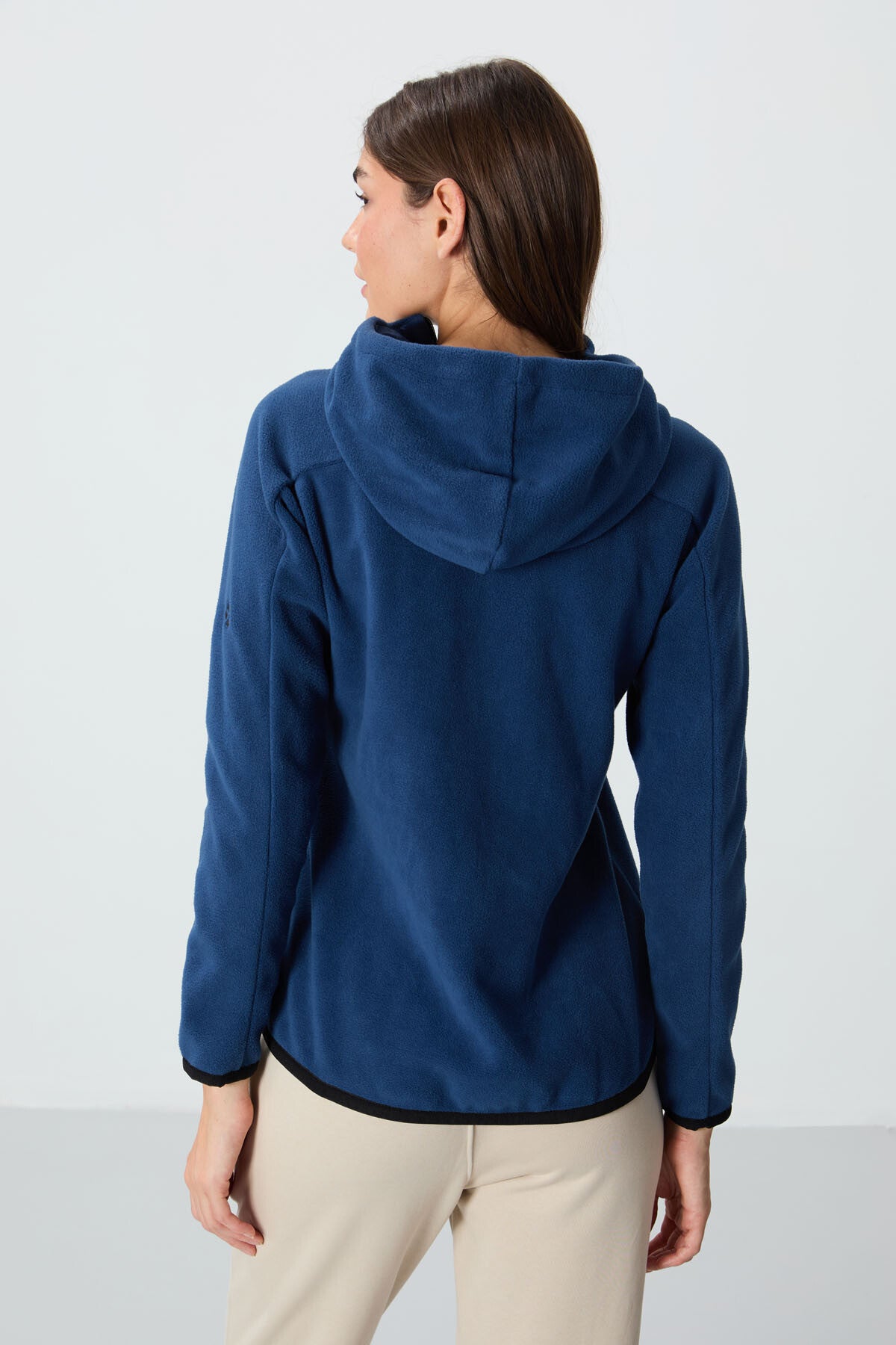Image of Parlament Kalın Yumuşak Dokulu Kapüşonlu Standart Fit Nakışlı Polar Kadın Sweatshirt -97287