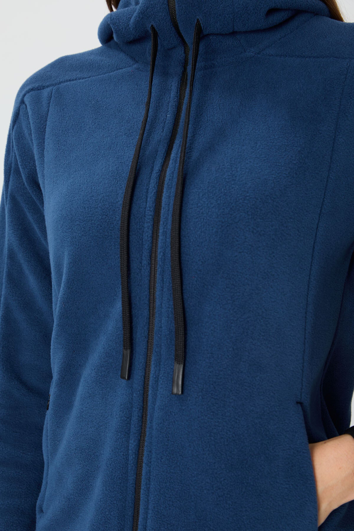 Image of Hanorac de damă Parliament, gros, moale, texturat, cu glugă, croială standard, din fleece brodat -97287
