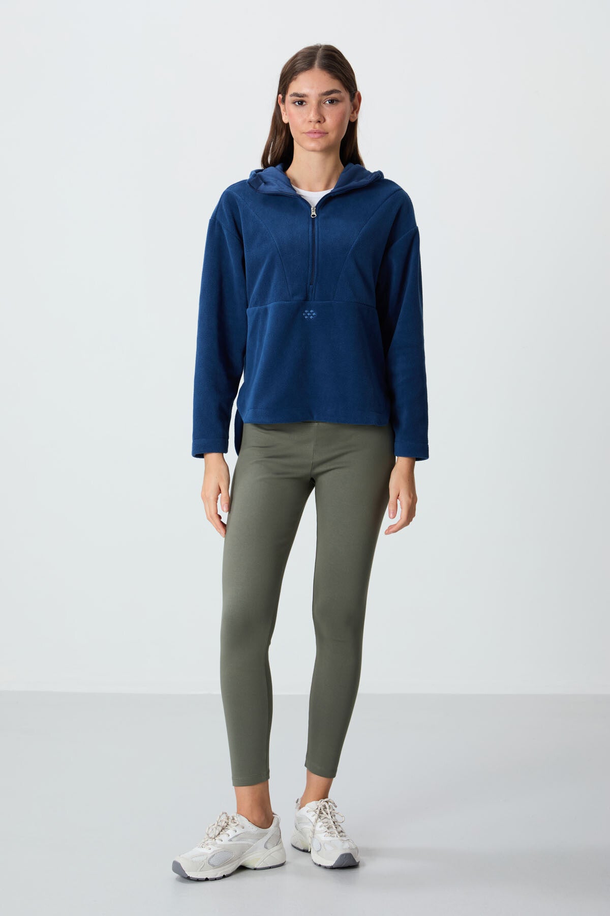 Image of Parlament Kalın Yumuşak Dokulu Kapüşonlu Oversize Nakışlı Polar Kadın Sweatshirt -97286