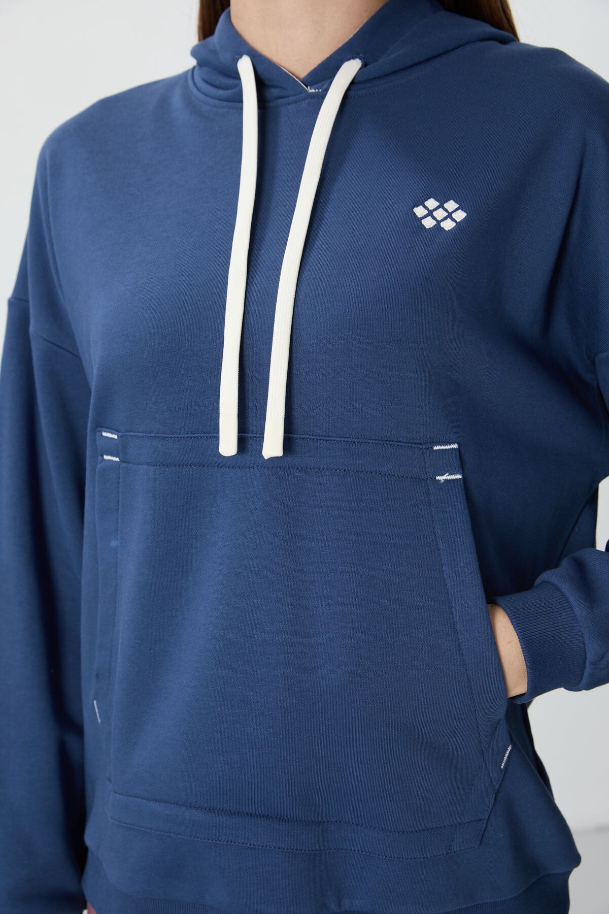 Image of Parlament Kompakt Pamuklu Kalın Pürüzsüz Dokulu Kapüşonlu Oversize Fit Kadın Sweatshirt - 97291