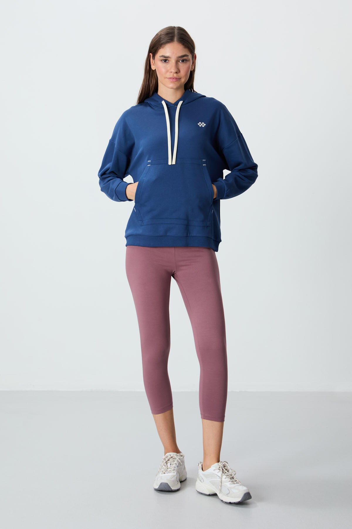 Image of Parlament Kompakt Pamuklu Kalın Pürüzsüz Dokulu Kapüşonlu Oversize Fit Kadın Sweatshirt - 97291