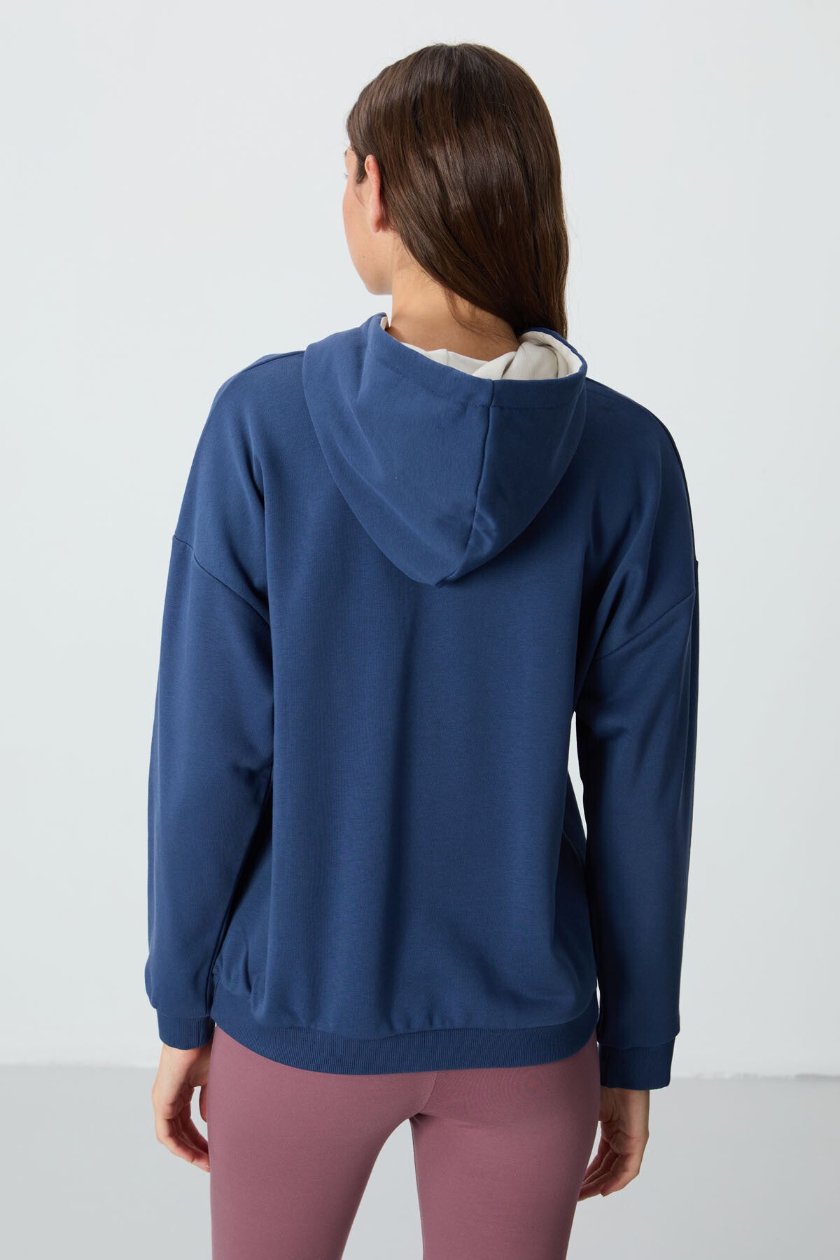Image of Parlament Kompakt Pamuklu Kalın Pürüzsüz Dokulu Kapüşonlu Oversize Fit Kadın Sweatshirt - 97291