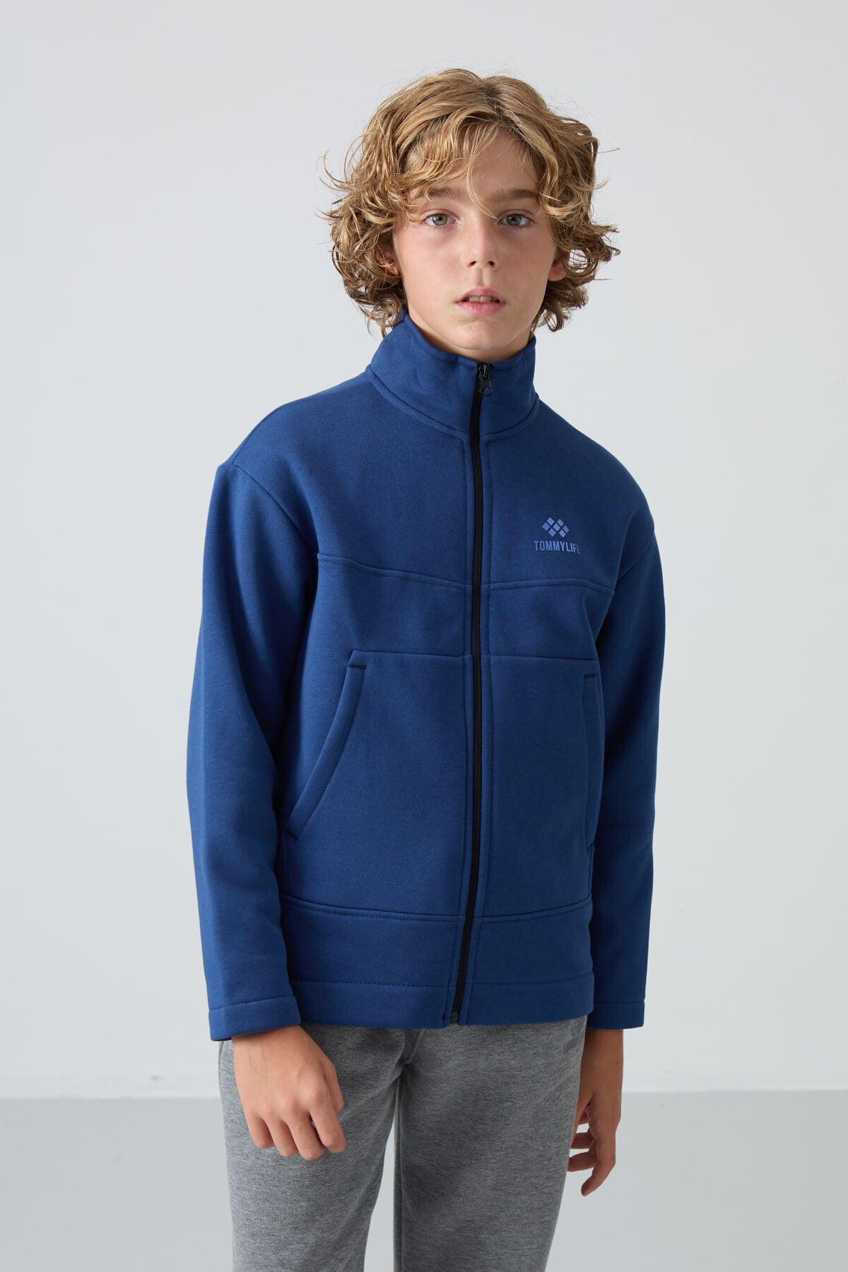 Image of Parlament Pamuklu Kalın İçi Tüylü Yumuşak Dokulu Standart Fit Nakışlı Erkek Çocuk Sweatshirt - 11245
