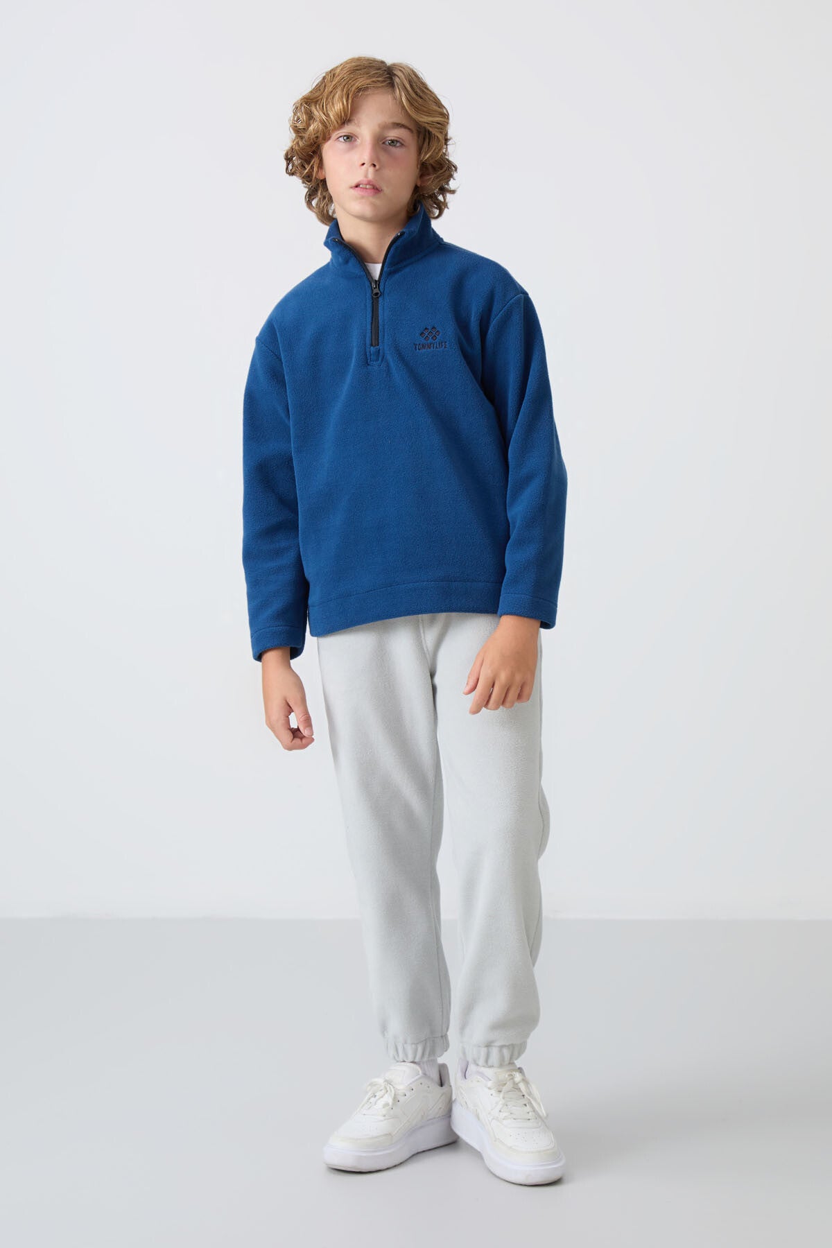 Image of Parlament Kalın Yumuşak Dokulu Standart Fit Nakışlı Polar Erkek Çocuk Sweatshirt - 11221