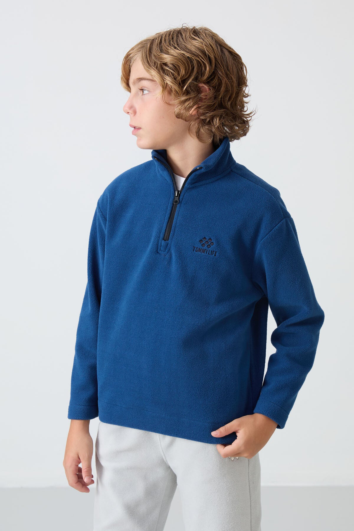 Image of Parlament Kalın Yumuşak Dokulu Standart Fit Nakışlı Polar Erkek Çocuk Sweatshirt - 11221