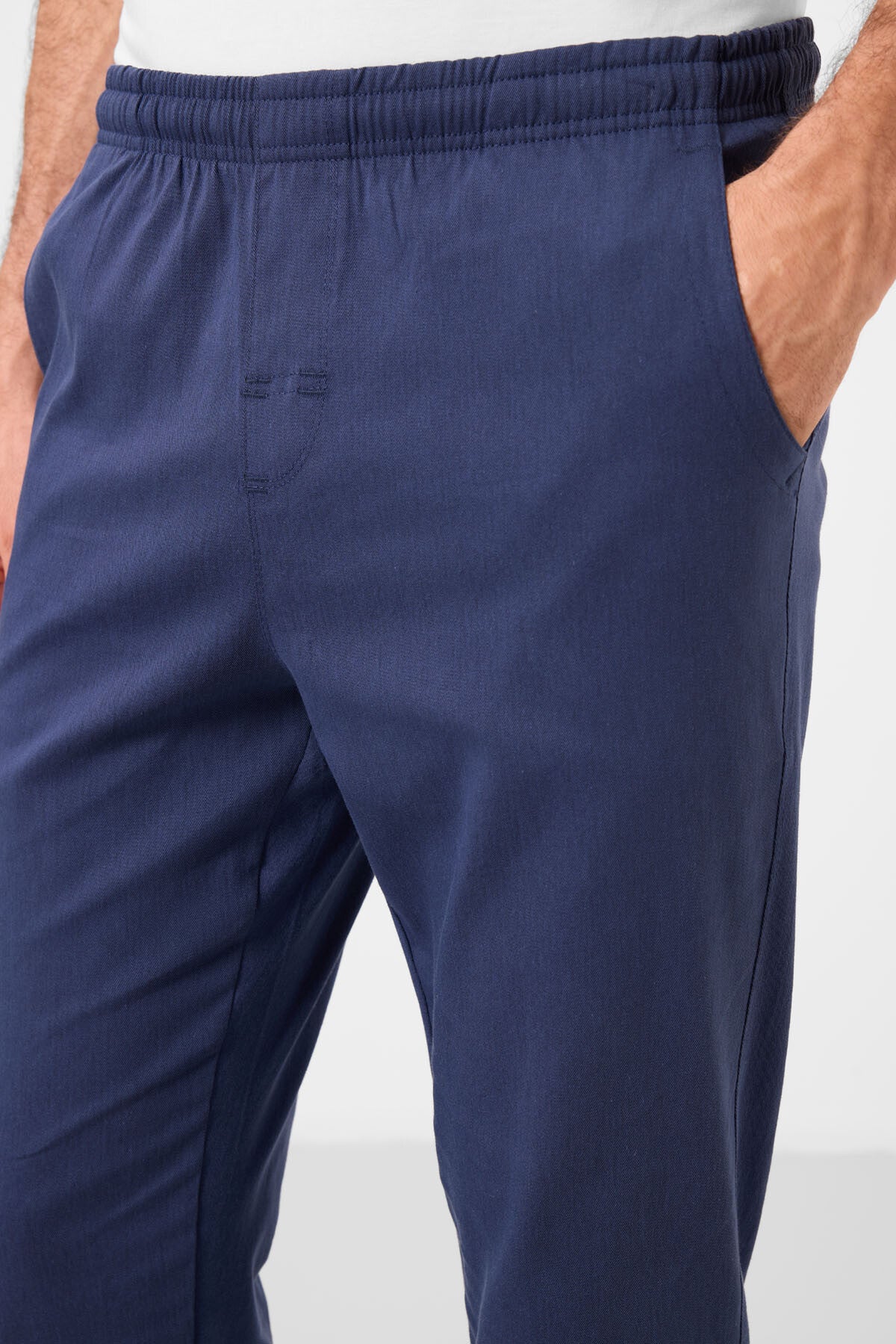 Image of Pantaloni chino flexibili, ușori, țesuți, din material standard Parliament pentru bărbați - 82180