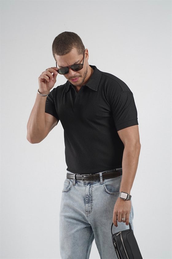 Image of Tricou bărbătesc simplu cu design în dungi și croială regulată (guler polo)