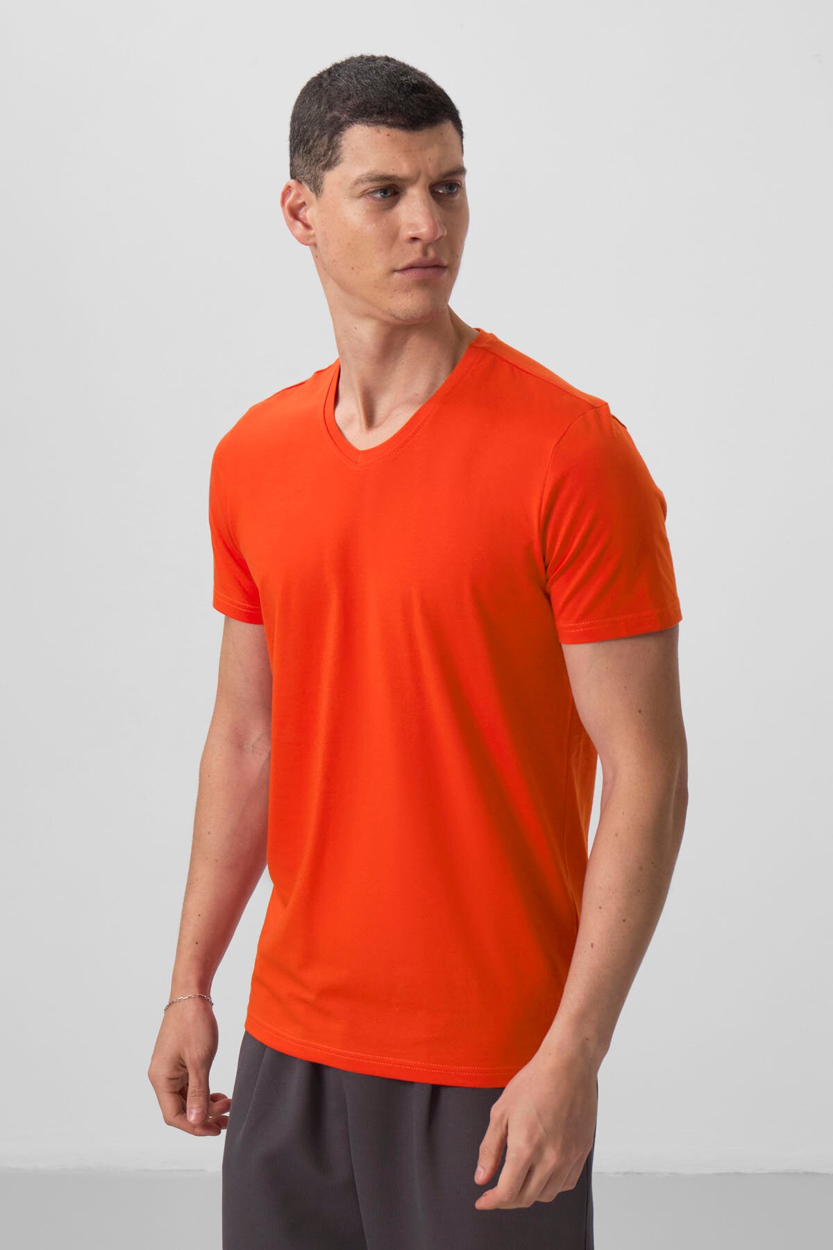 Image of Portakal Basic Kısa Kol Standart Kalıp V Yaka Erkek T-Shirt - 87912