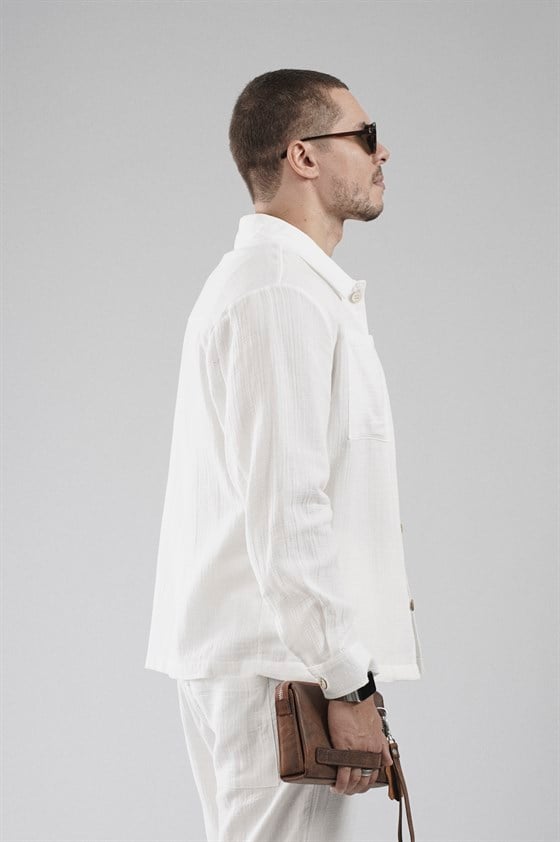 Image of Set cămașă și pantaloni bărbătești din material muselină, croială regulată