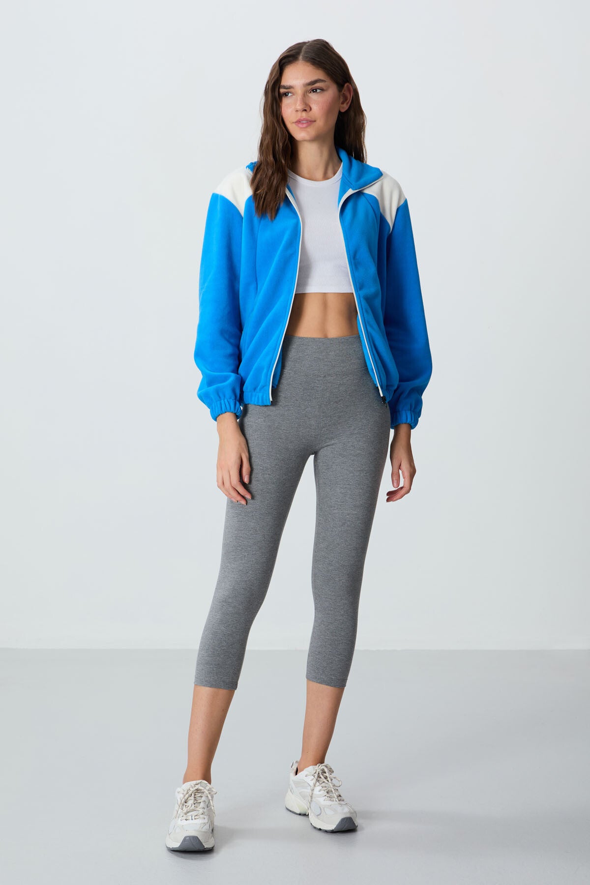 Image of Saks Kalın Yumuşak Dokulu Dik Yaka Oversize Nakışlı Polar Kadın Sweatshirt - 97293