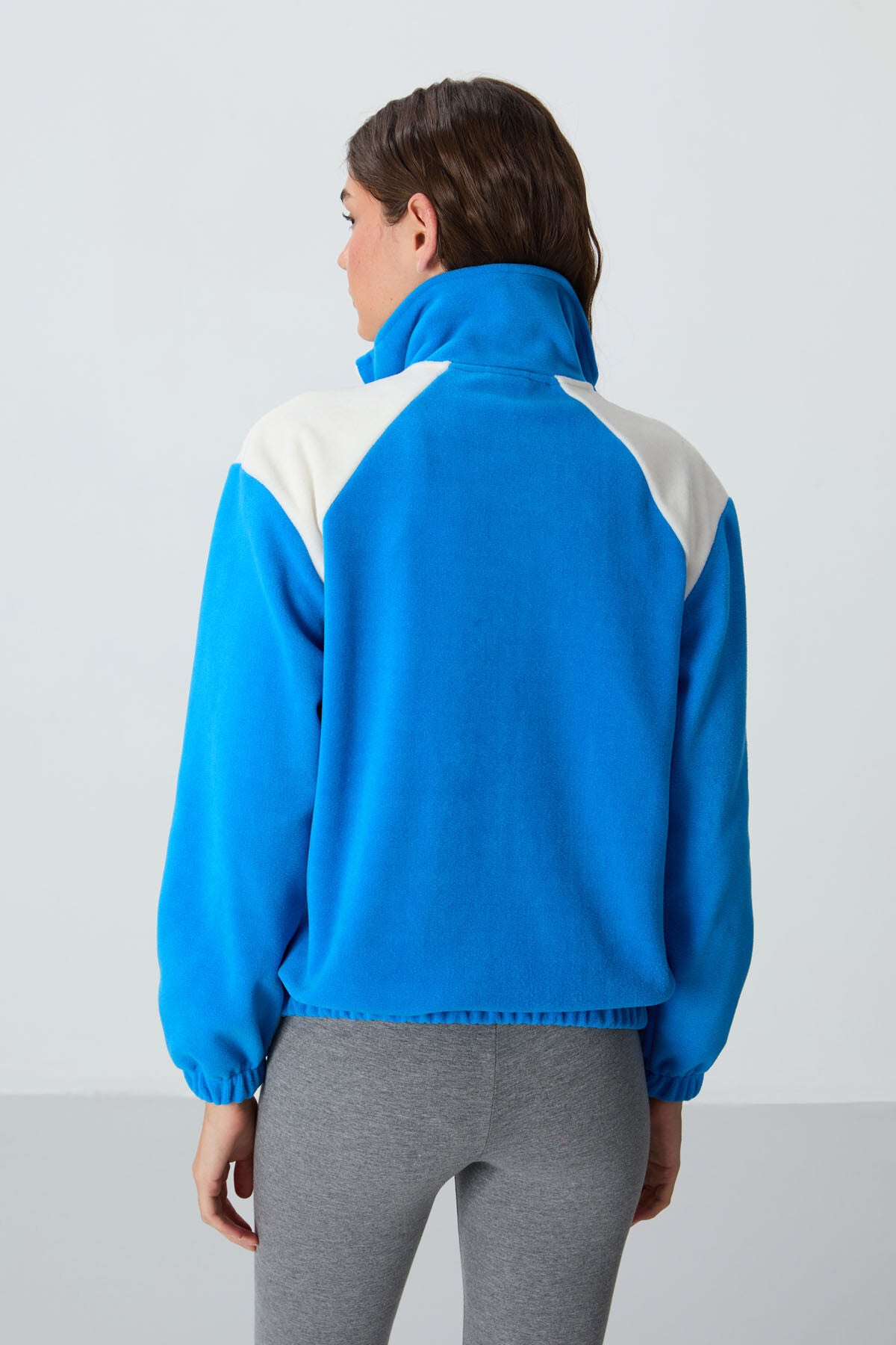 Image of Saks Kalın Yumuşak Dokulu Dik Yaka Oversize Nakışlı Polar Kadın Sweatshirt - 97293