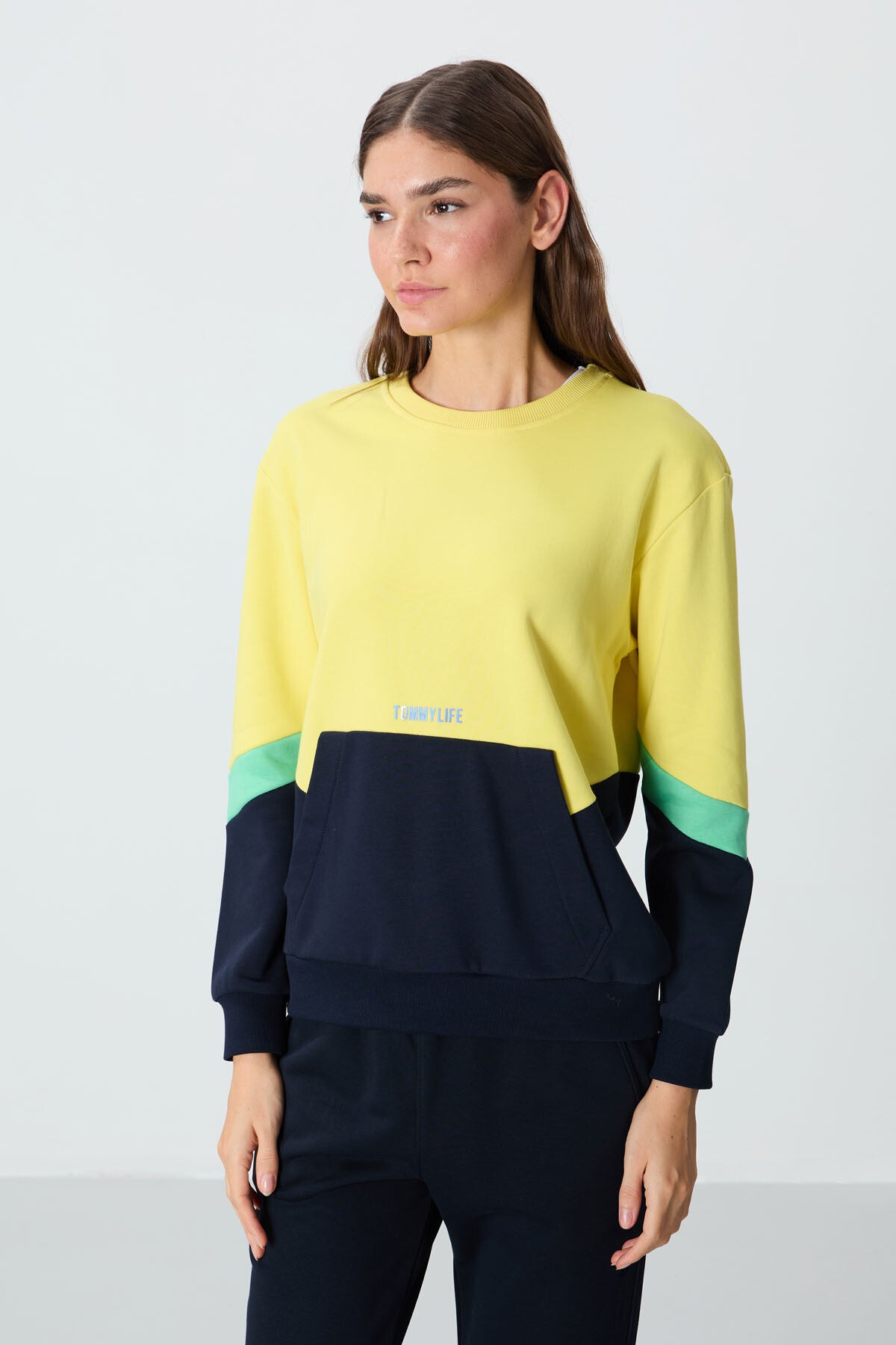 Image of Sarı Kompakt Pamuklu Kalın Pürüzsüz Dokulu O Yaka Oversize Fit Kadın Sweatshirt - 97289