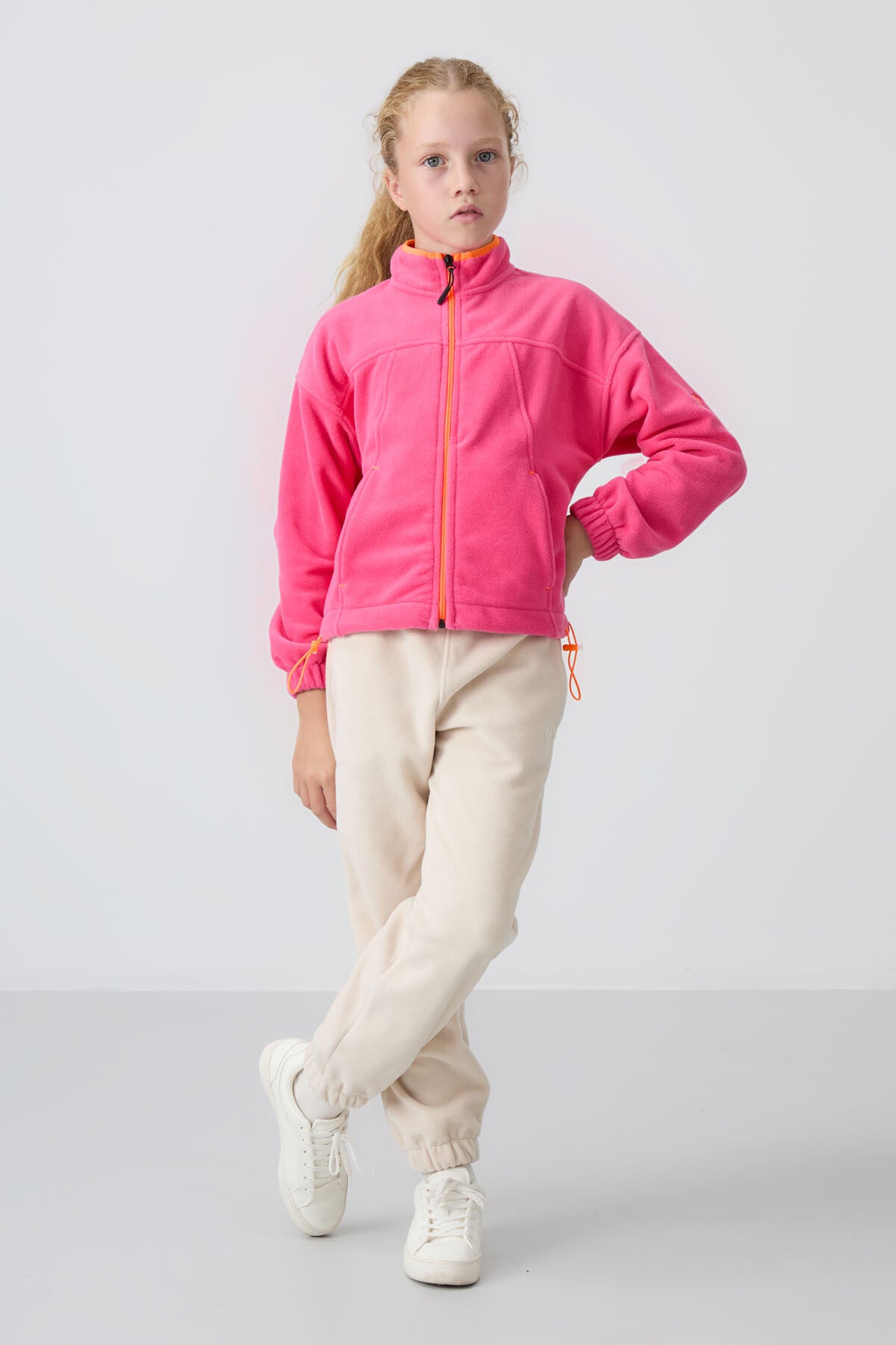 Image of Şeker Pembe Kalın Yumuşak Dokulu Standart Fit Nakışlı Polar Kız Çocuk Sweatshirt - 75157