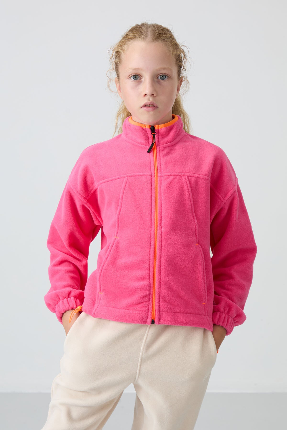 Image of Şeker Pembe Kalın Yumuşak Dokulu Standart Fit Nakışlı Polar Kız Çocuk Sweatshirt - 75157
