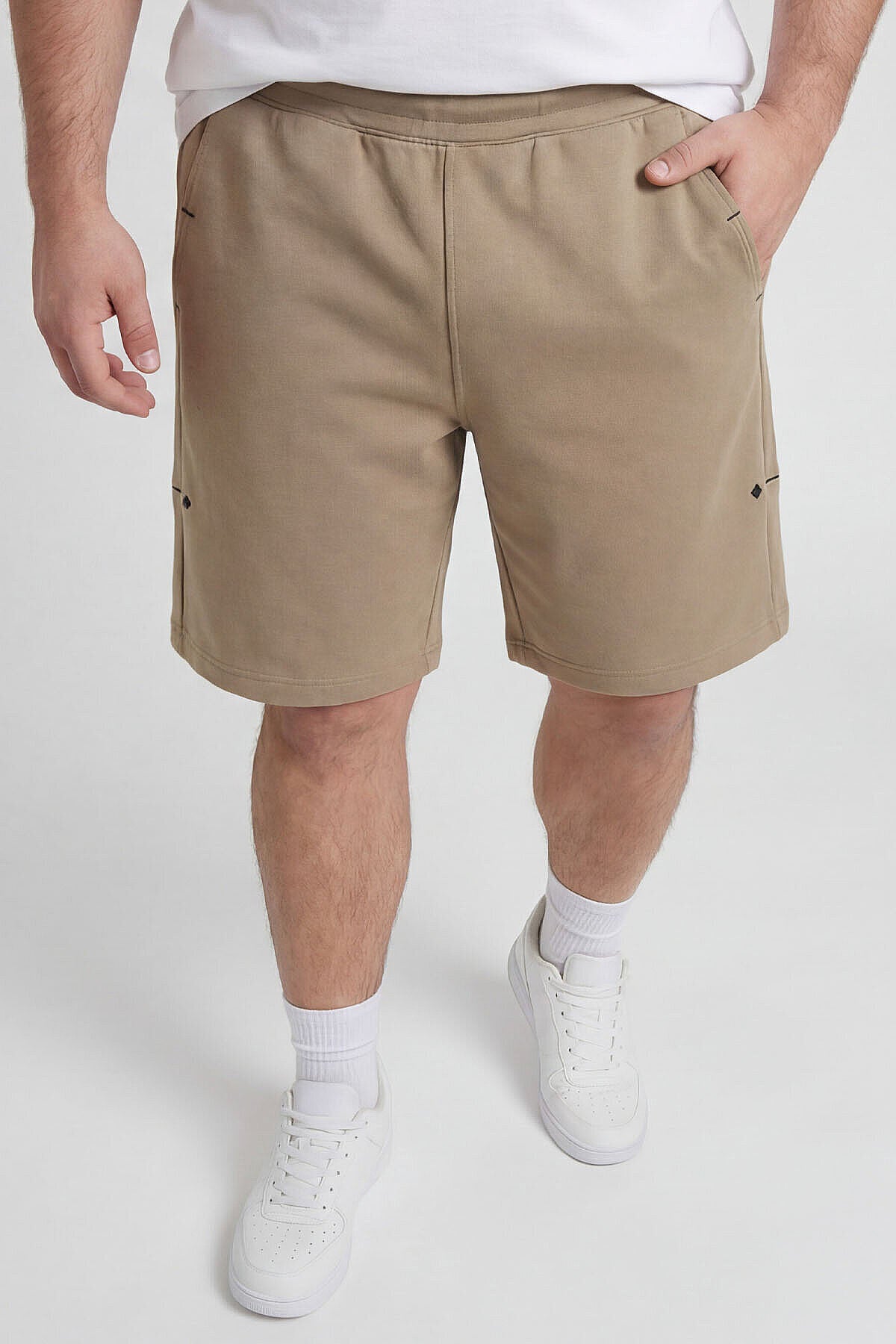 Image of Pantaloni scurți confortabili pentru bărbați, bej închis și verde pin, set de 2 bucăți - 81297
