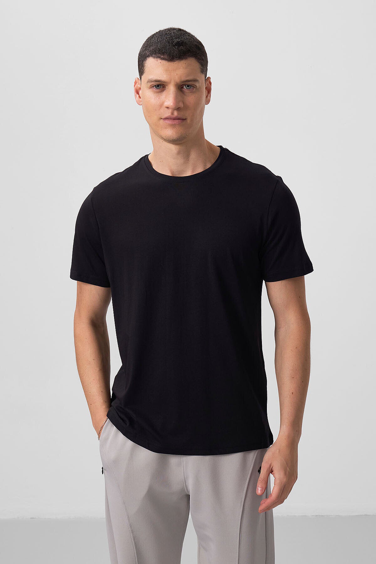 Image of Standart Fit Basic O Yaka  5'li Paket Siyah Erkek T-Shirt  87911