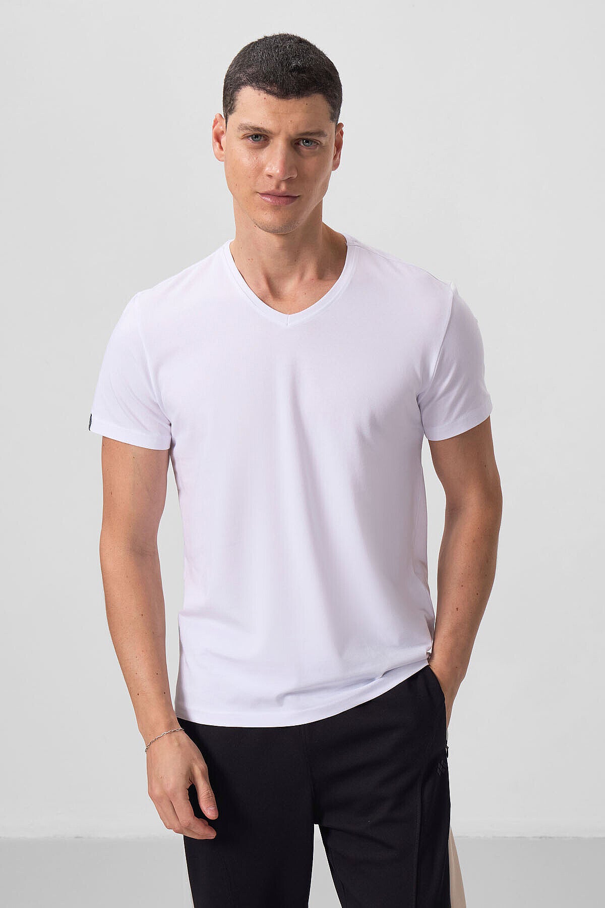 Image of Tricou bărbătesc standard, croială simplă, cu decolteu în V, set de 5 bucăți, alb, 87912