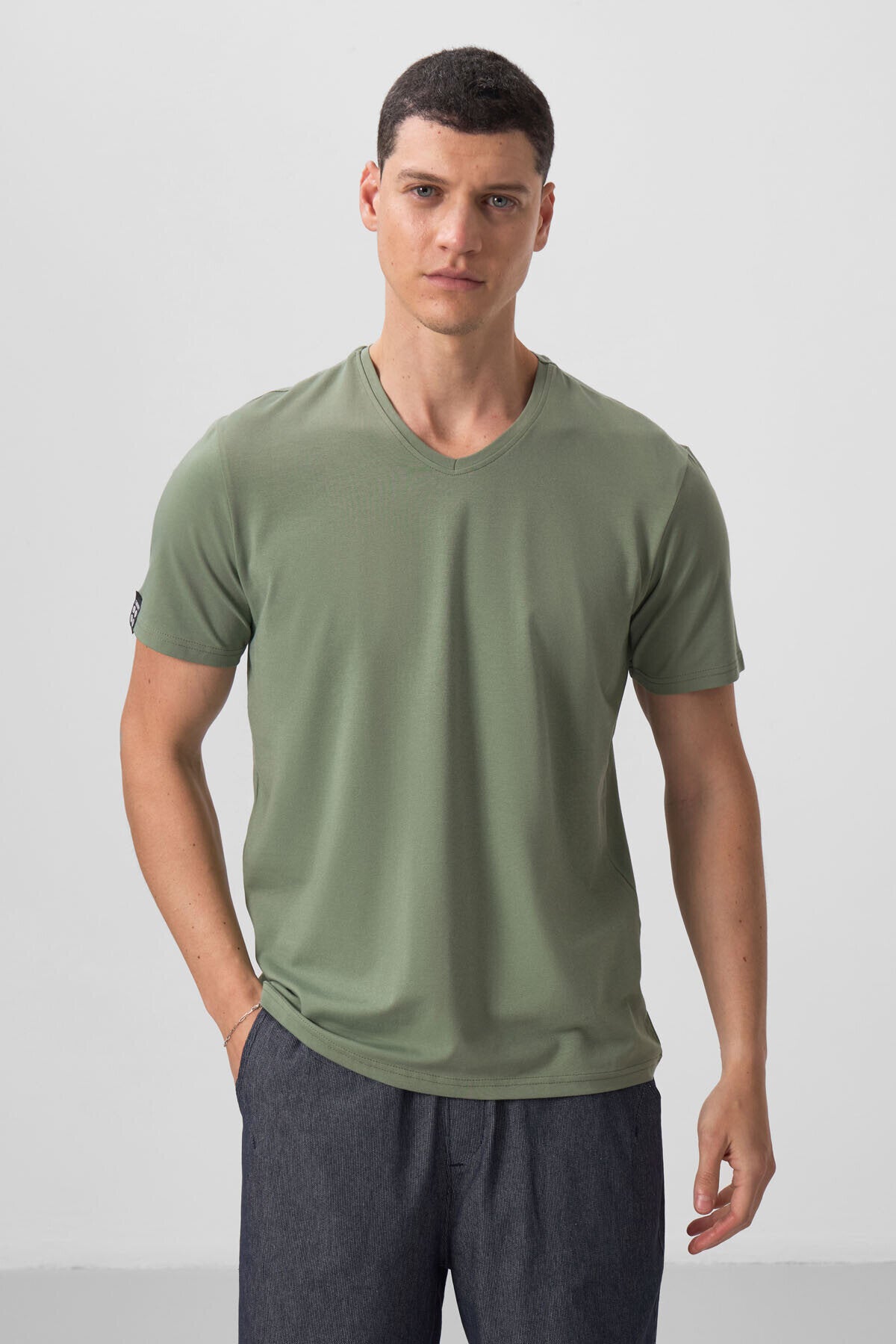 Image of Standart Fit Basic V Yaka 5'li Paket Erkek T-Shirt - 87912