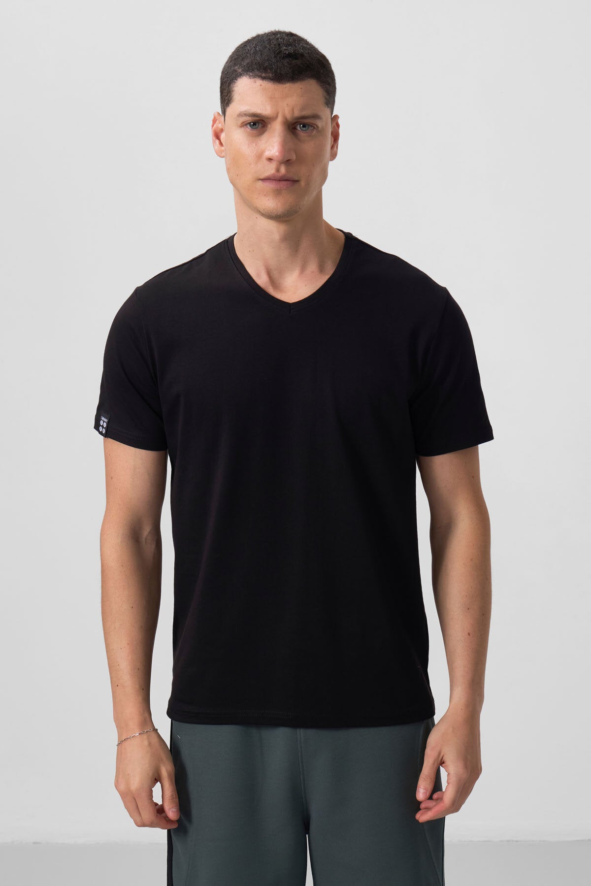 Image of Standart Fit Basic V Yaka  3'lü Paket Siyah Erkek T-Shirt  87912