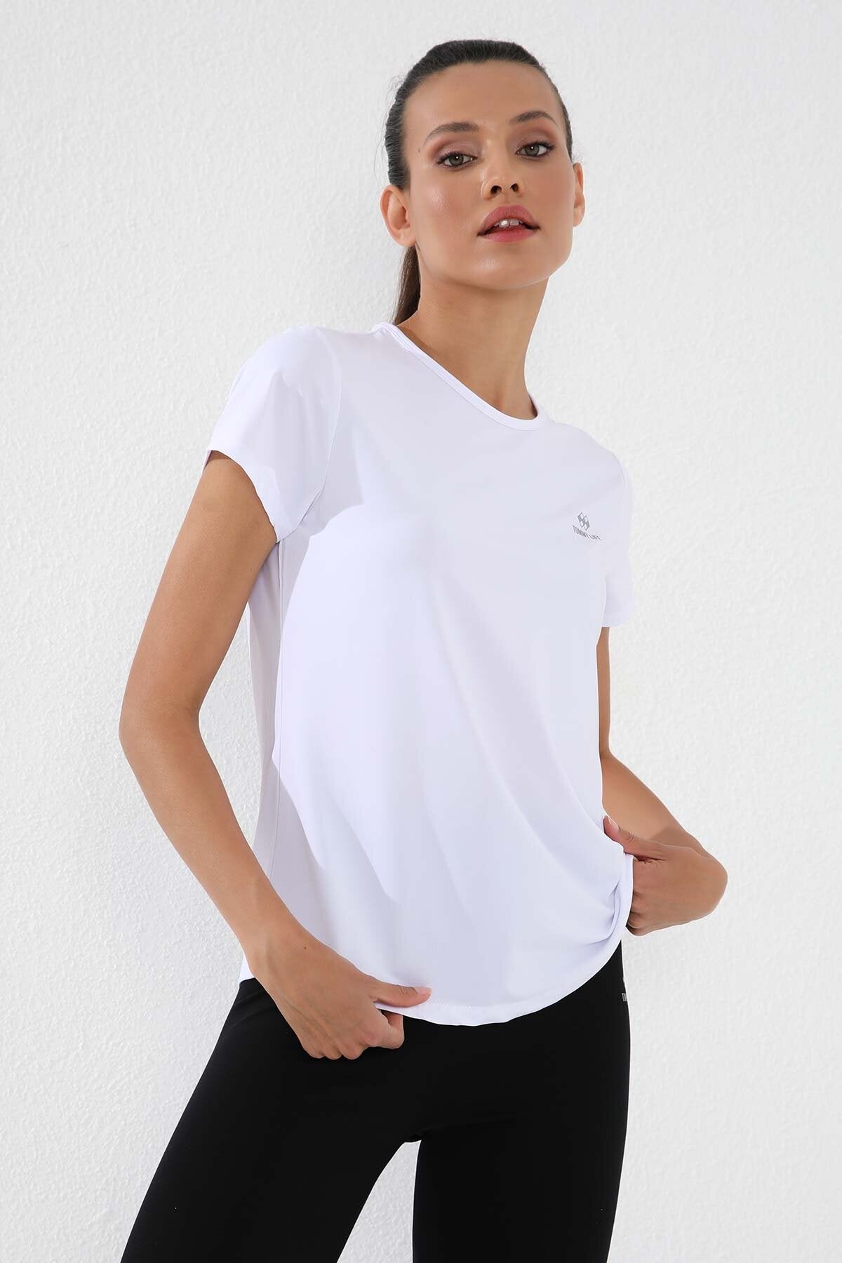 Image of Standart Kalıp O Yaka 2'li Paket Siyah-Beyaz Kadın T-Shirt - 97144
