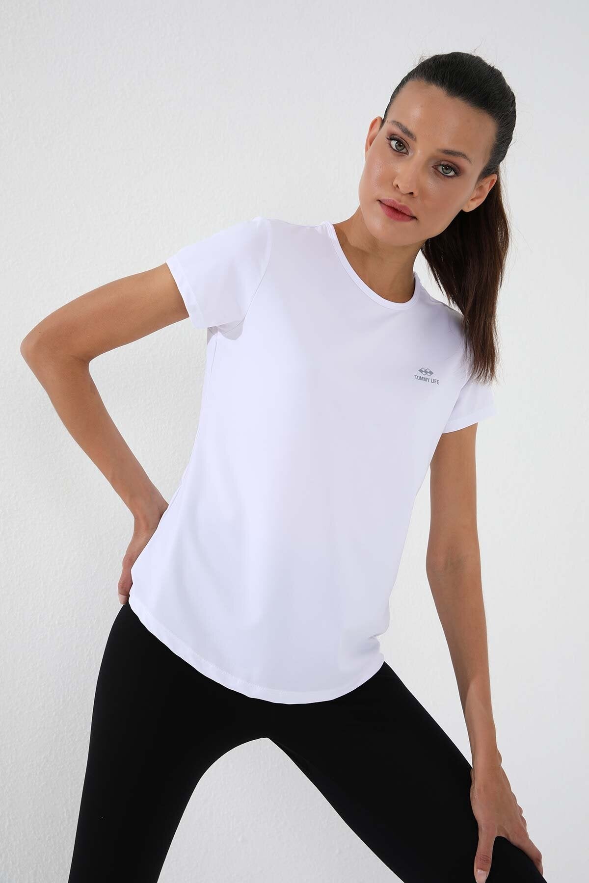 Image of Standart Kalıp O Yaka 2'li Paket Siyah-Beyaz Kadın T-Shirt - 97144