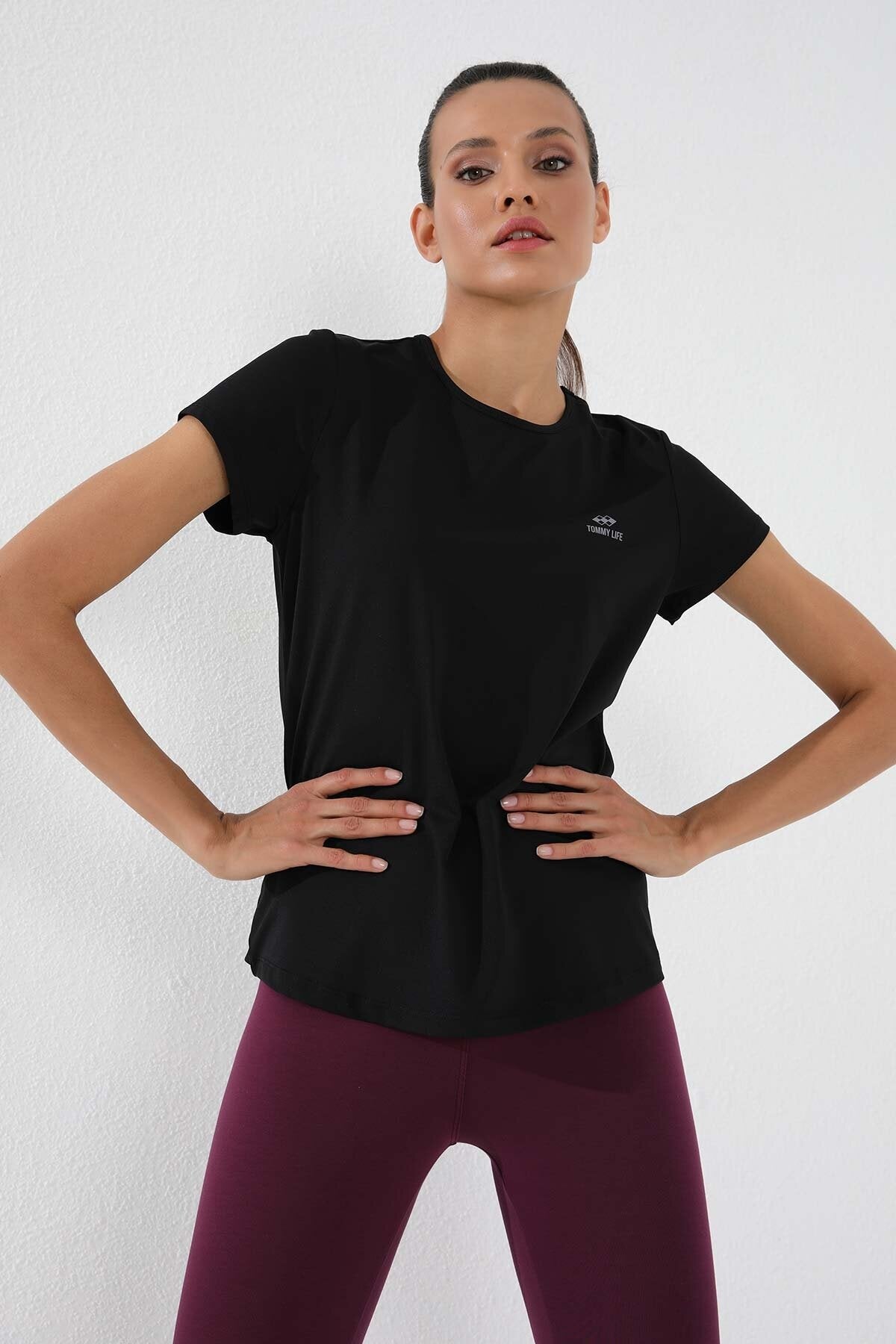 Image of Standart Kalıp O Yaka 2'li Paket Siyah-Beyaz Kadın T-Shirt - 97144