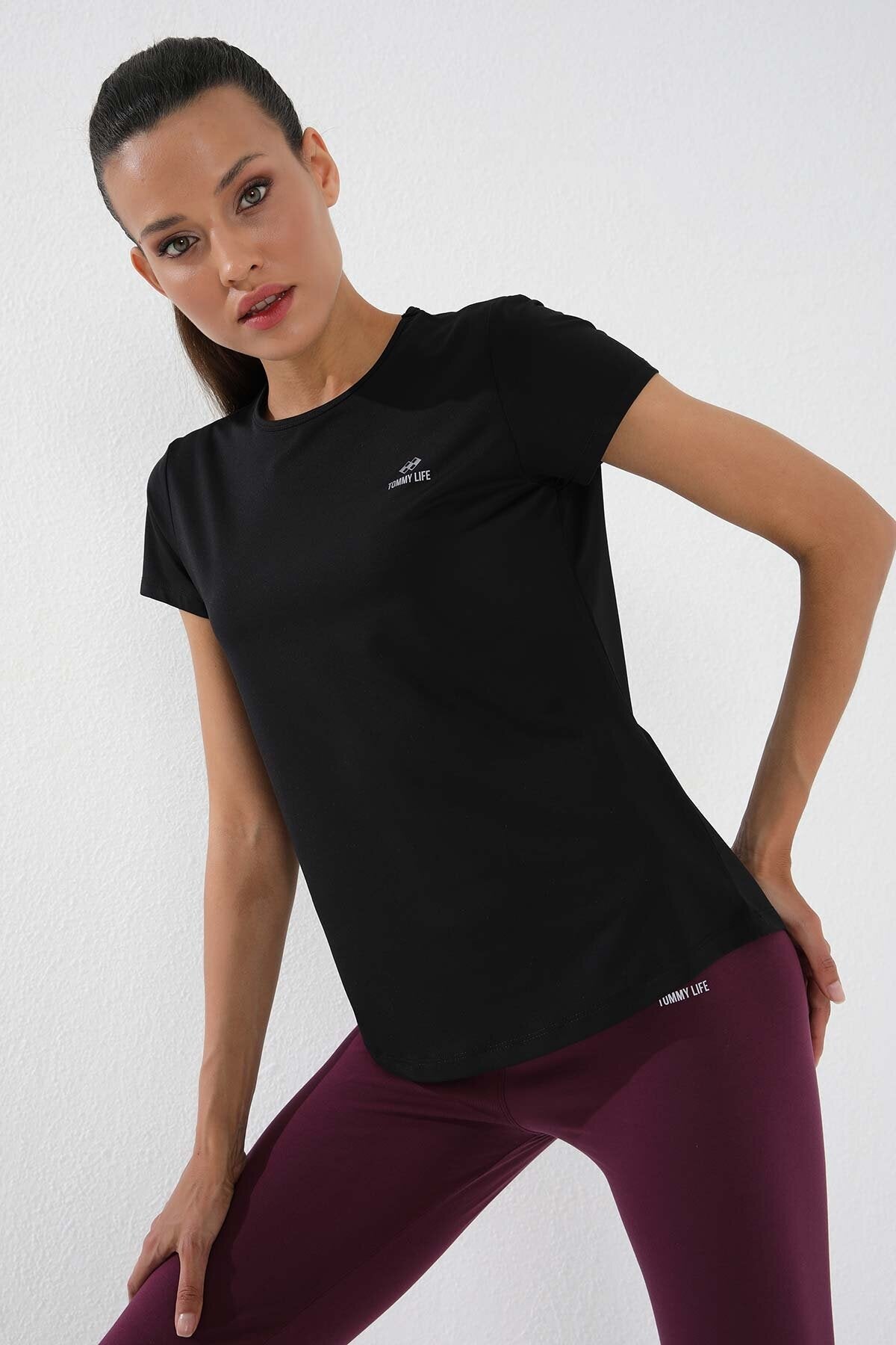 Image of Standart Kalıp O Yaka 2'li Paket Siyah-Beyaz Kadın T-Shirt - 97144