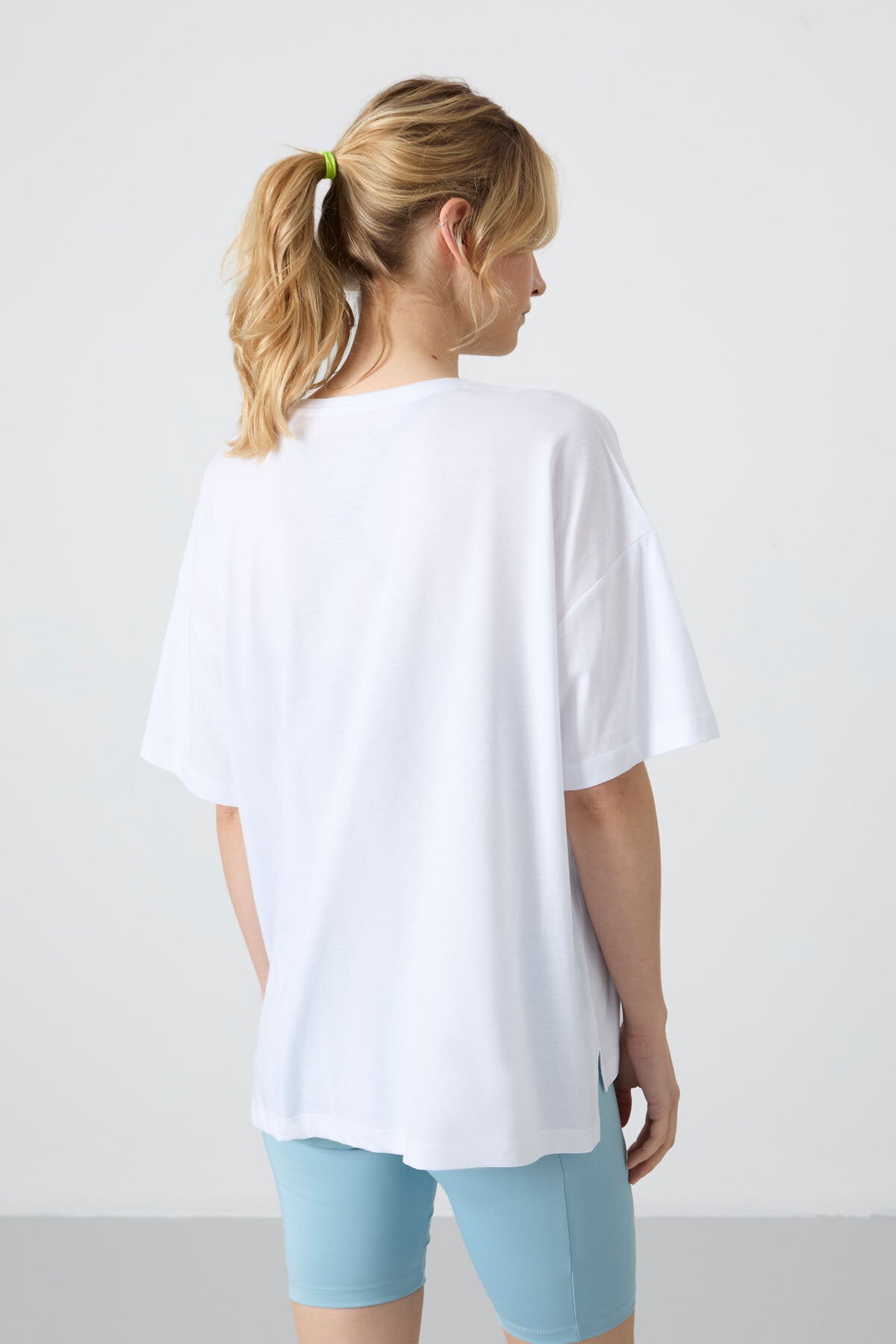Image of Oversize Fit Basic O Yaka 3'lü Paket Su Yeşili-Beyaz-Şeker Pembe Kadın T-Shirt  97285