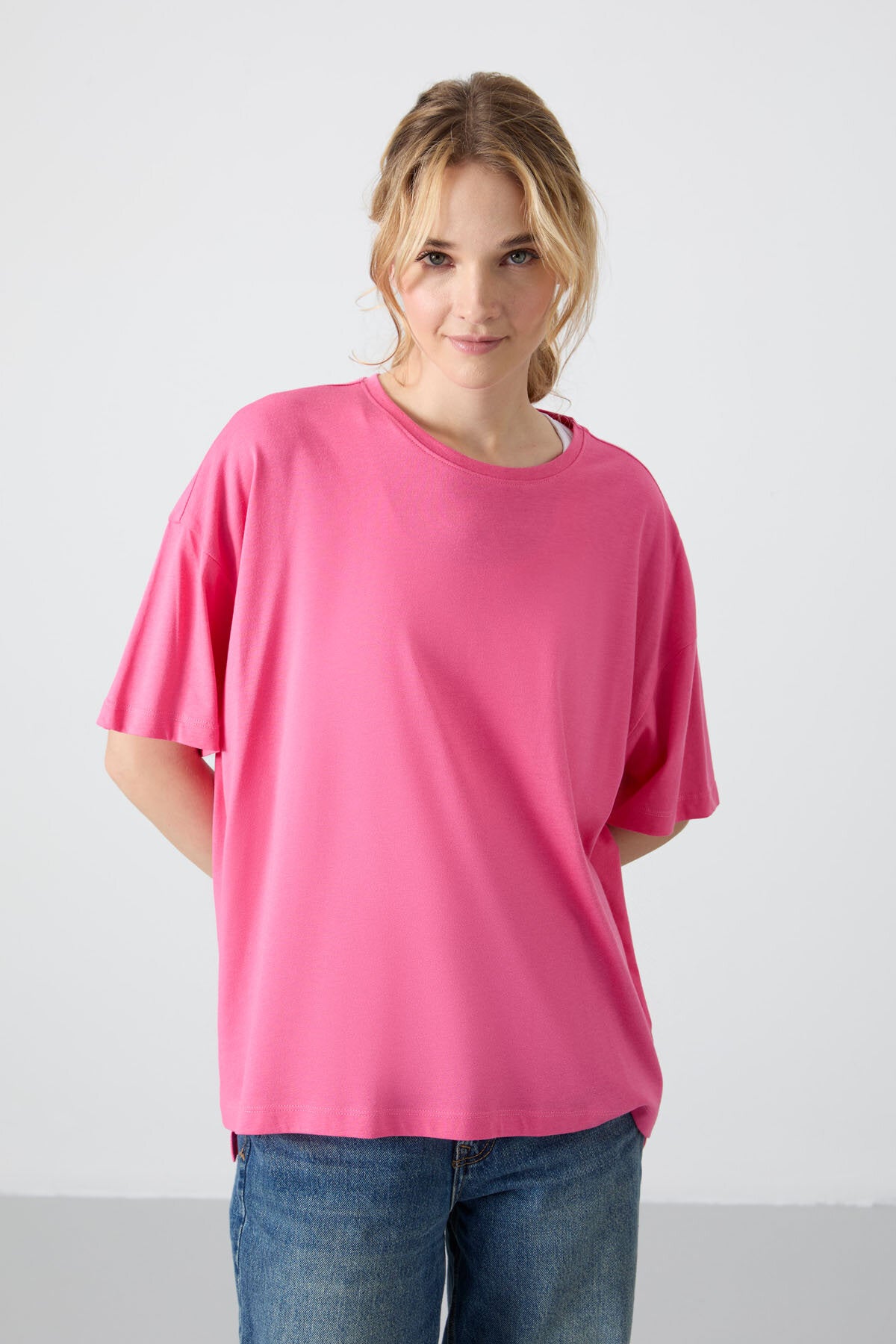 Image of Oversize Fit Basic O Yaka 3'lü Paket Su Yeşili-Beyaz-Şeker Pembe Kadın T-Shirt  97285