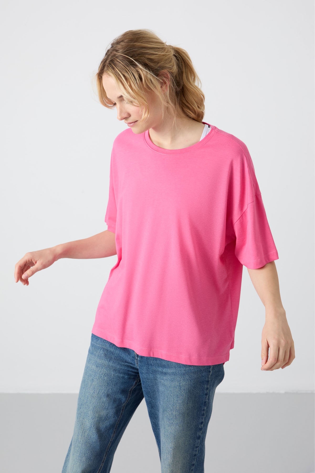 Image of Oversize Fit Basic O Yaka 3'lü Paket Su Yeşili-Beyaz-Şeker Pembe Kadın T-Shirt  97285