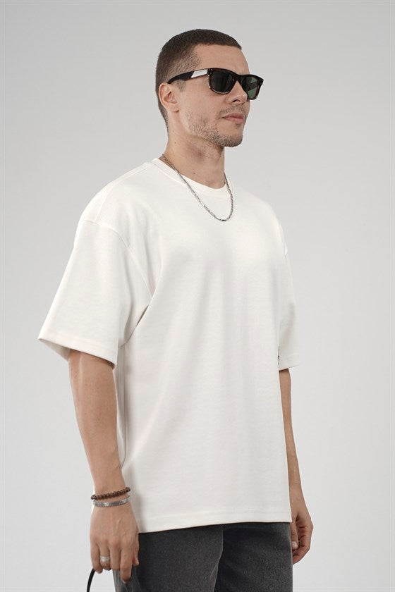 Image of Sırtı Pechli Nakış Detaylı Oversize Kalıp Erkek Tişört