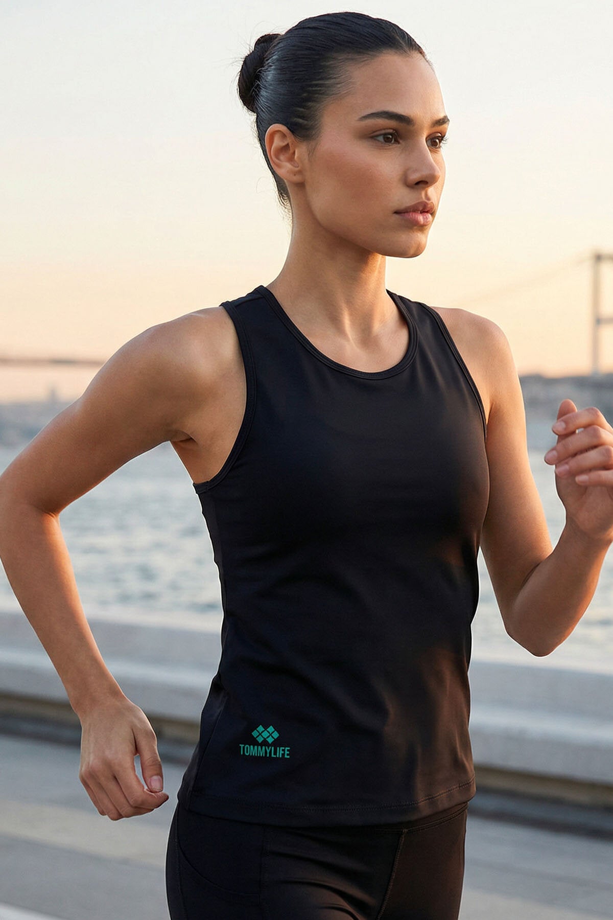 Image of Siyah Standart Fit Çapraz Sırt Detaylı Kadın Spor Atlet - 97296