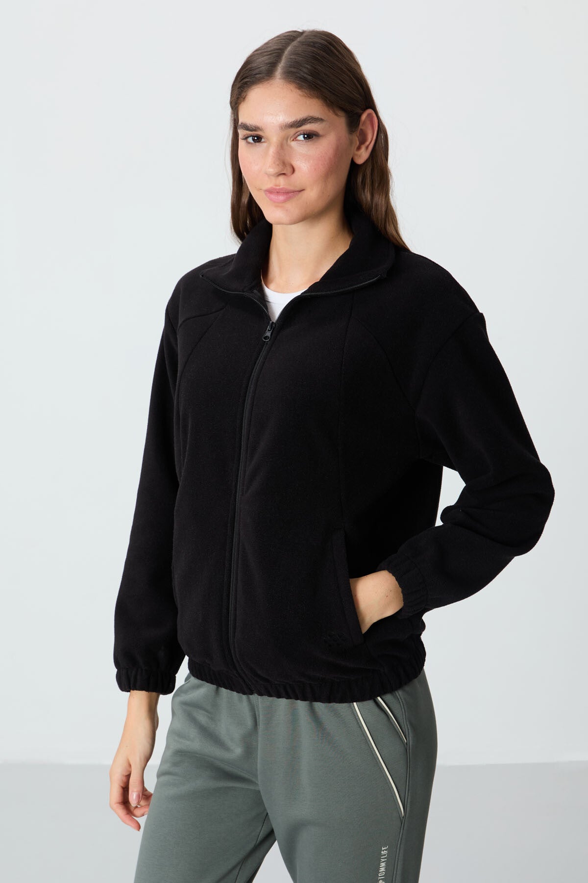 Image of Siyah Kalın Yumuşak Dokulu Dik Yaka Oversize Nakışlı Polar Kadın Sweatshirt - 97293