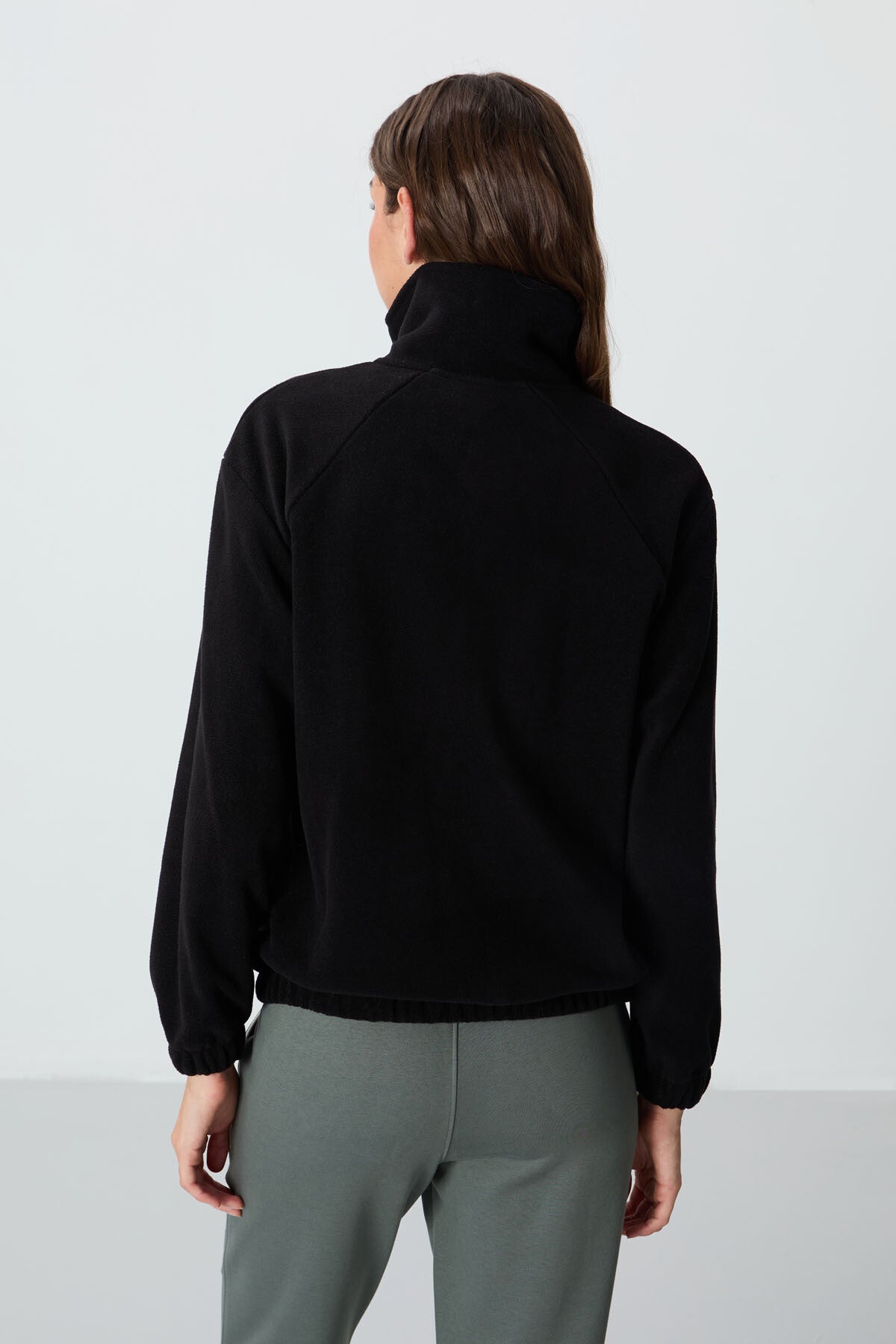 Image of Siyah Kalın Yumuşak Dokulu Dik Yaka Oversize Nakışlı Polar Kadın Sweatshirt - 97293