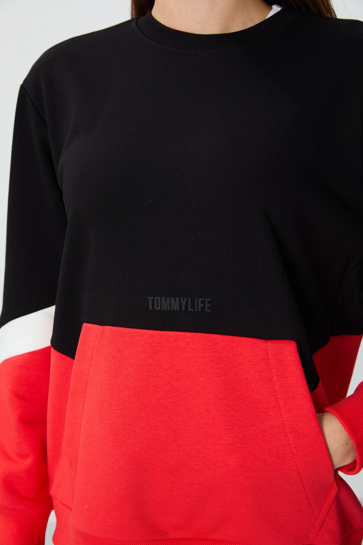 Image of Siyah Kompakt Pamuklu Kalın Pürüzsüz Dokulu O Yaka Oversize Fit Kadın Sweatshirt - 97289