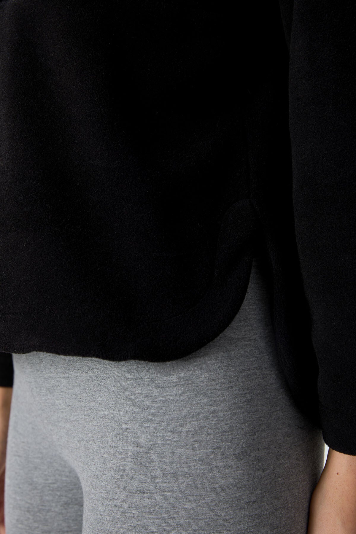 Image of Siyah Kalın Yumuşak Dokulu Kapüşonlu Oversize Nakışlı Polar Kadın Sweatshirt -97286
