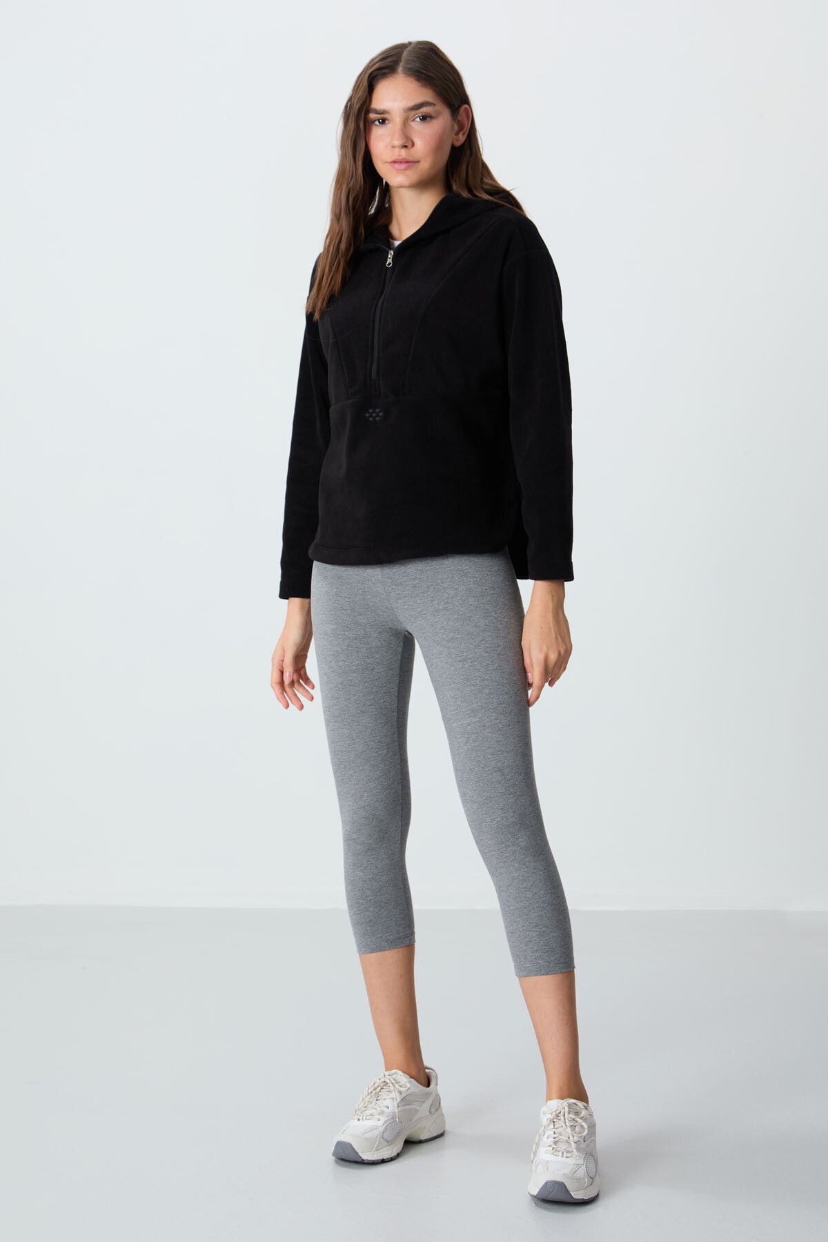 Image of Siyah Kalın Yumuşak Dokulu Kapüşonlu Oversize Nakışlı Polar Kadın Sweatshirt -97286
