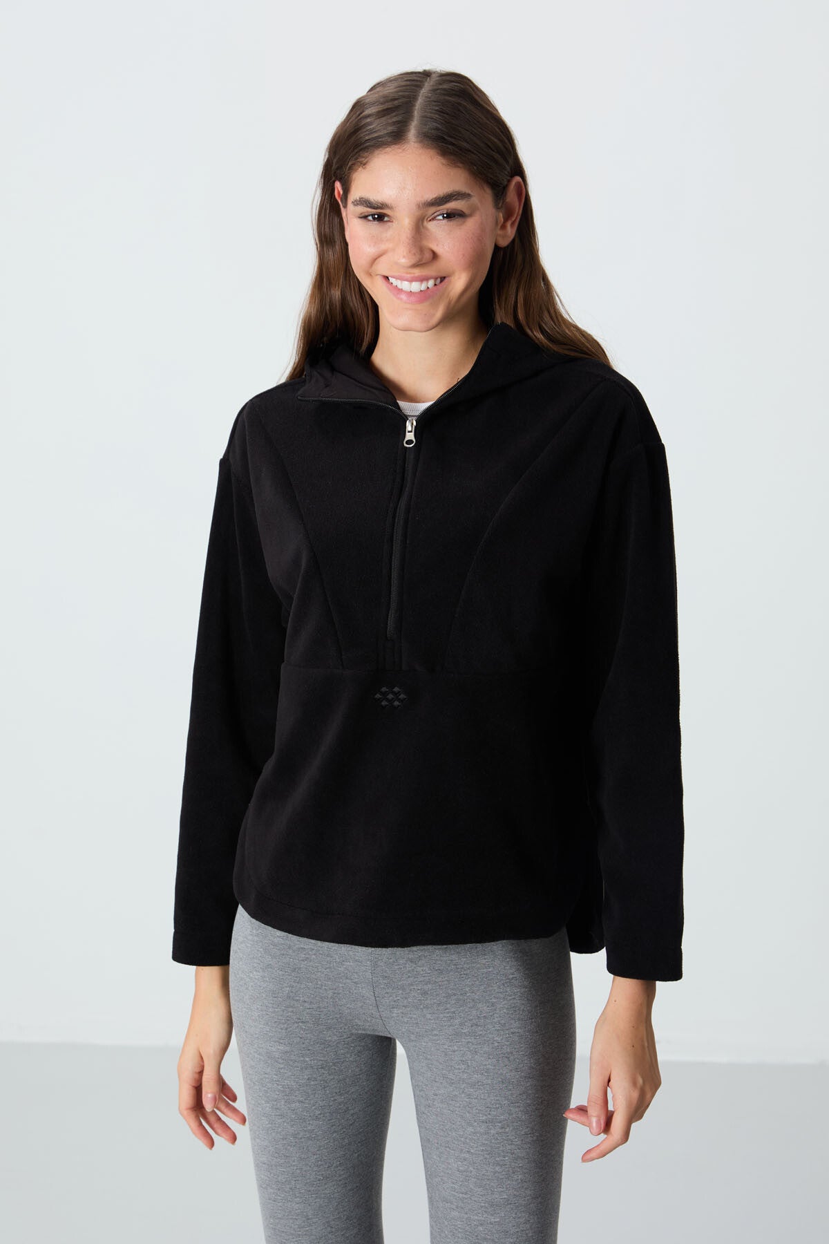Image of Siyah Kalın Yumuşak Dokulu Kapüşonlu Oversize Nakışlı Polar Kadın Sweatshirt -97286