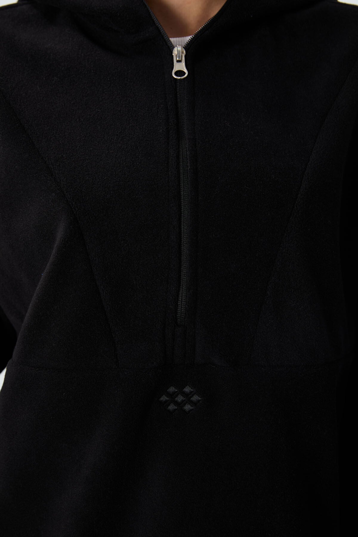 Image of Siyah Kalın Yumuşak Dokulu Kapüşonlu Oversize Nakışlı Polar Kadın Sweatshirt -97286